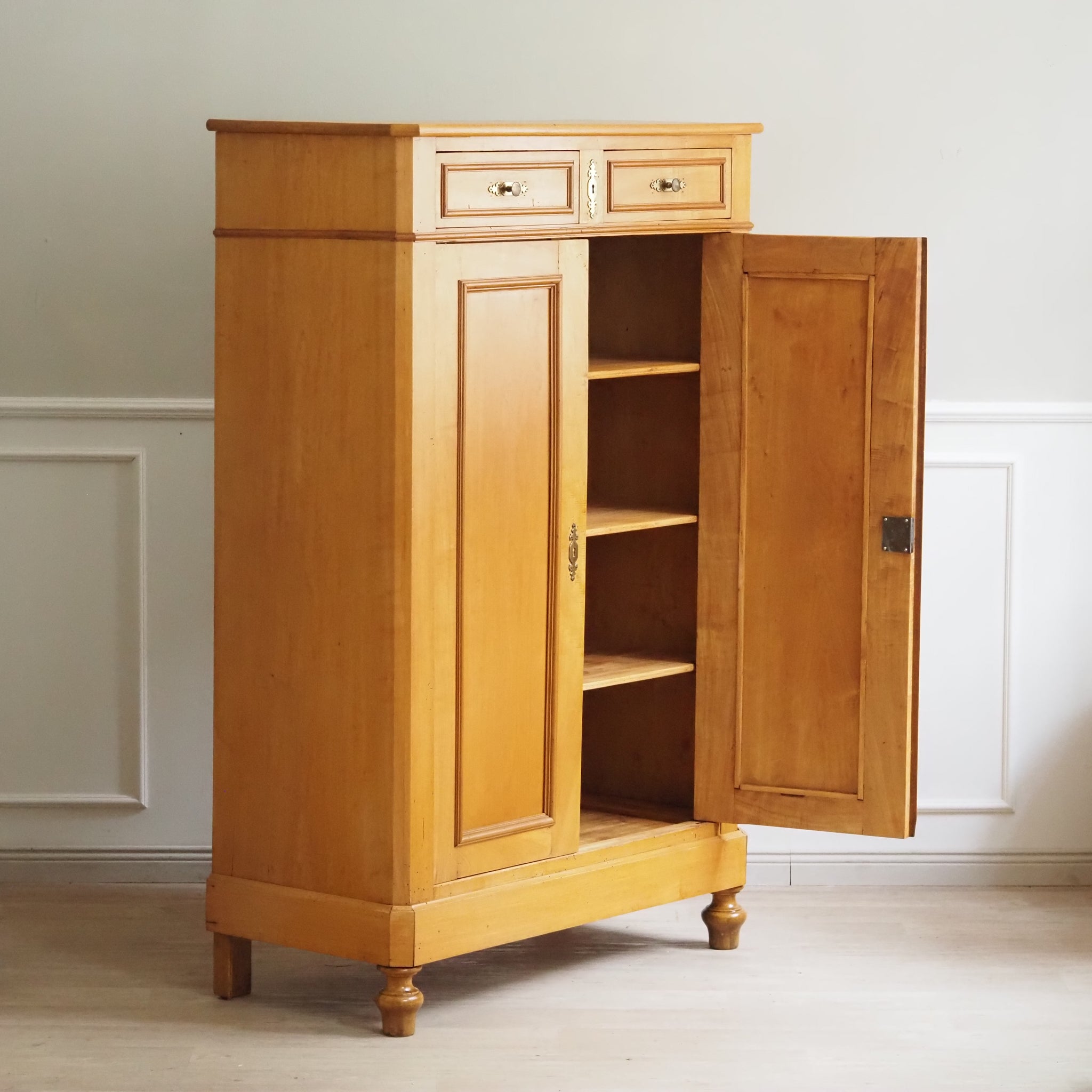 Antiker Vertiko Schrank aus Pappelholz, um 1890