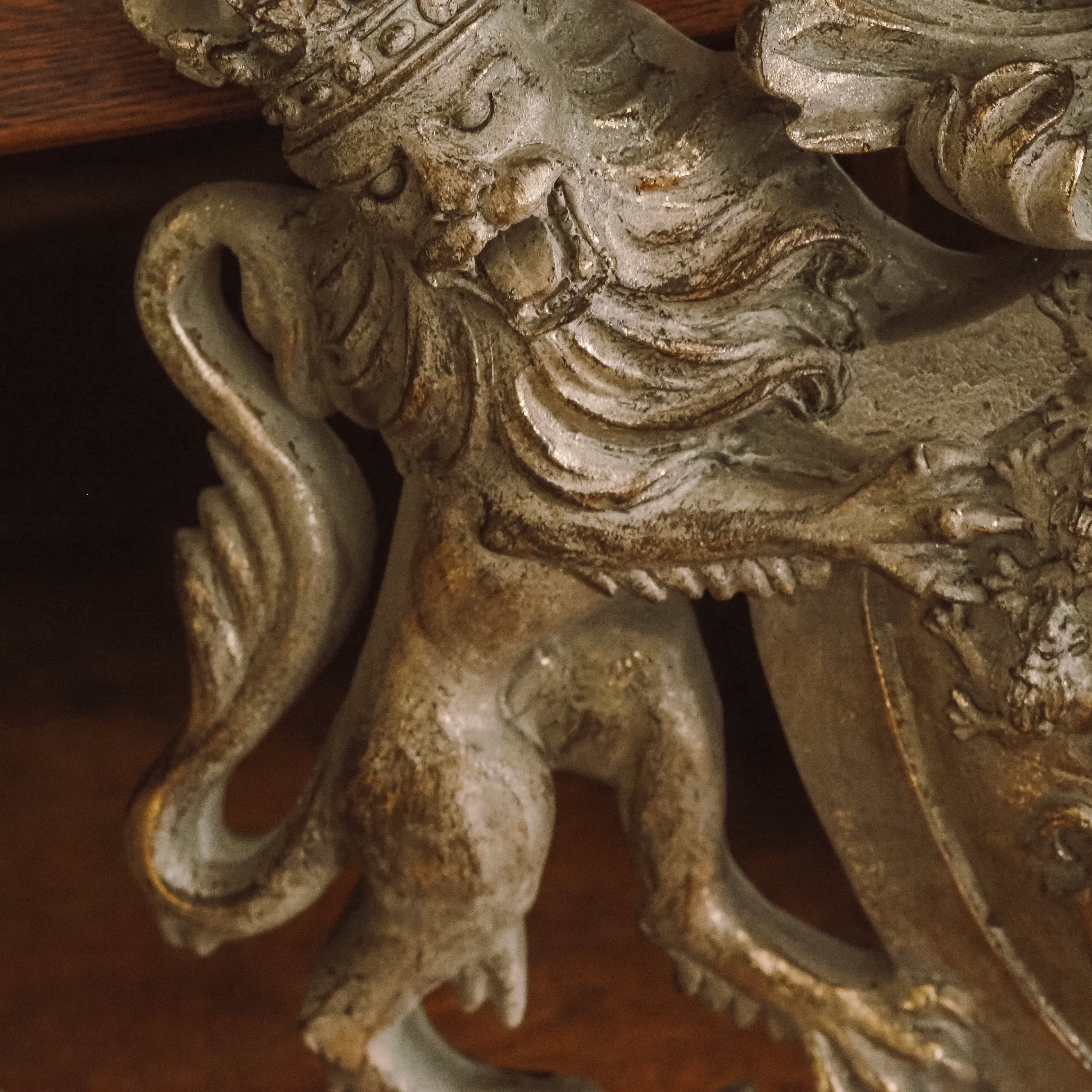 Barocke Wandplakette · historisierendes Wappenrelief mit antiker Patina