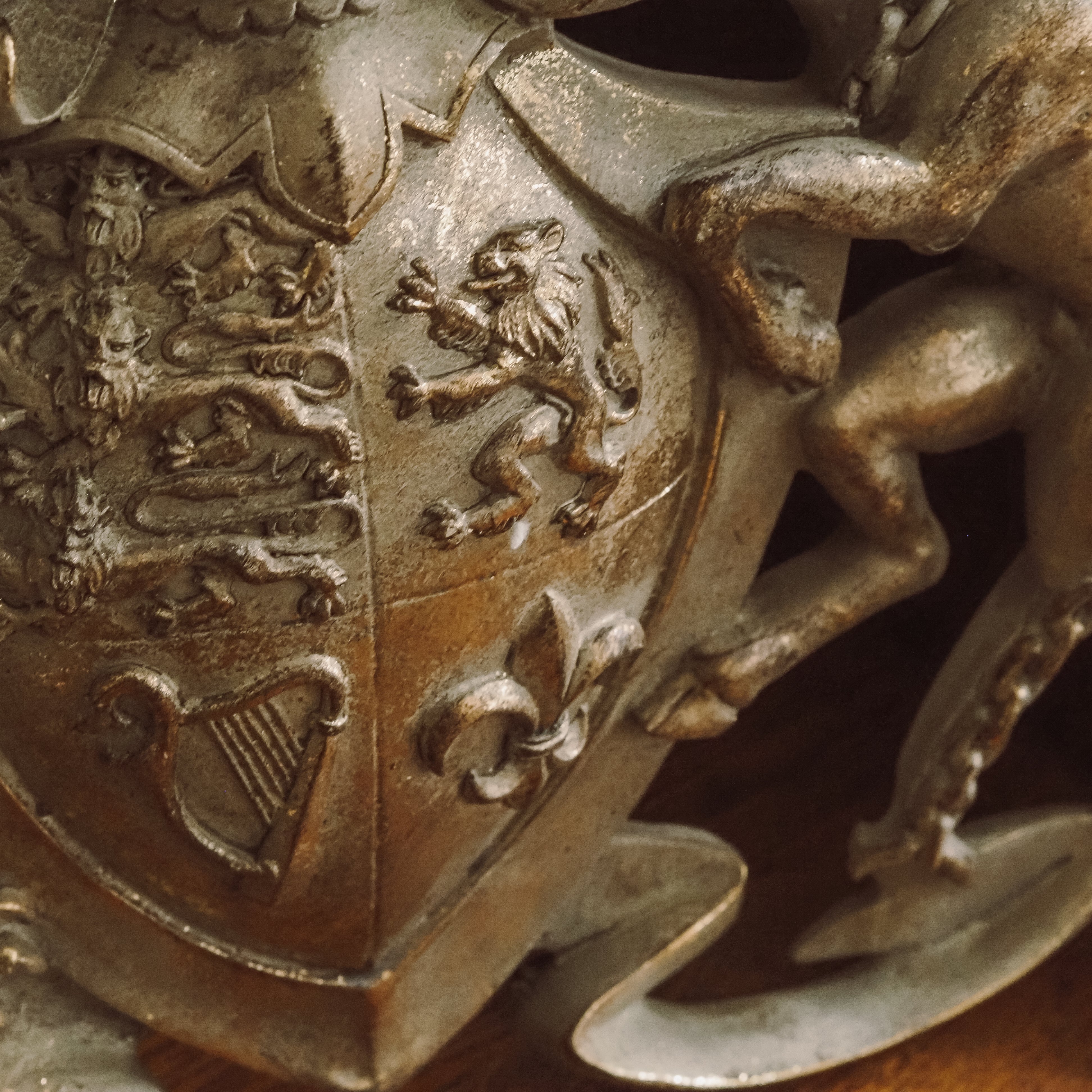Barocke Wandplakette · historisierendes Wappenrelief mit antiker Patina