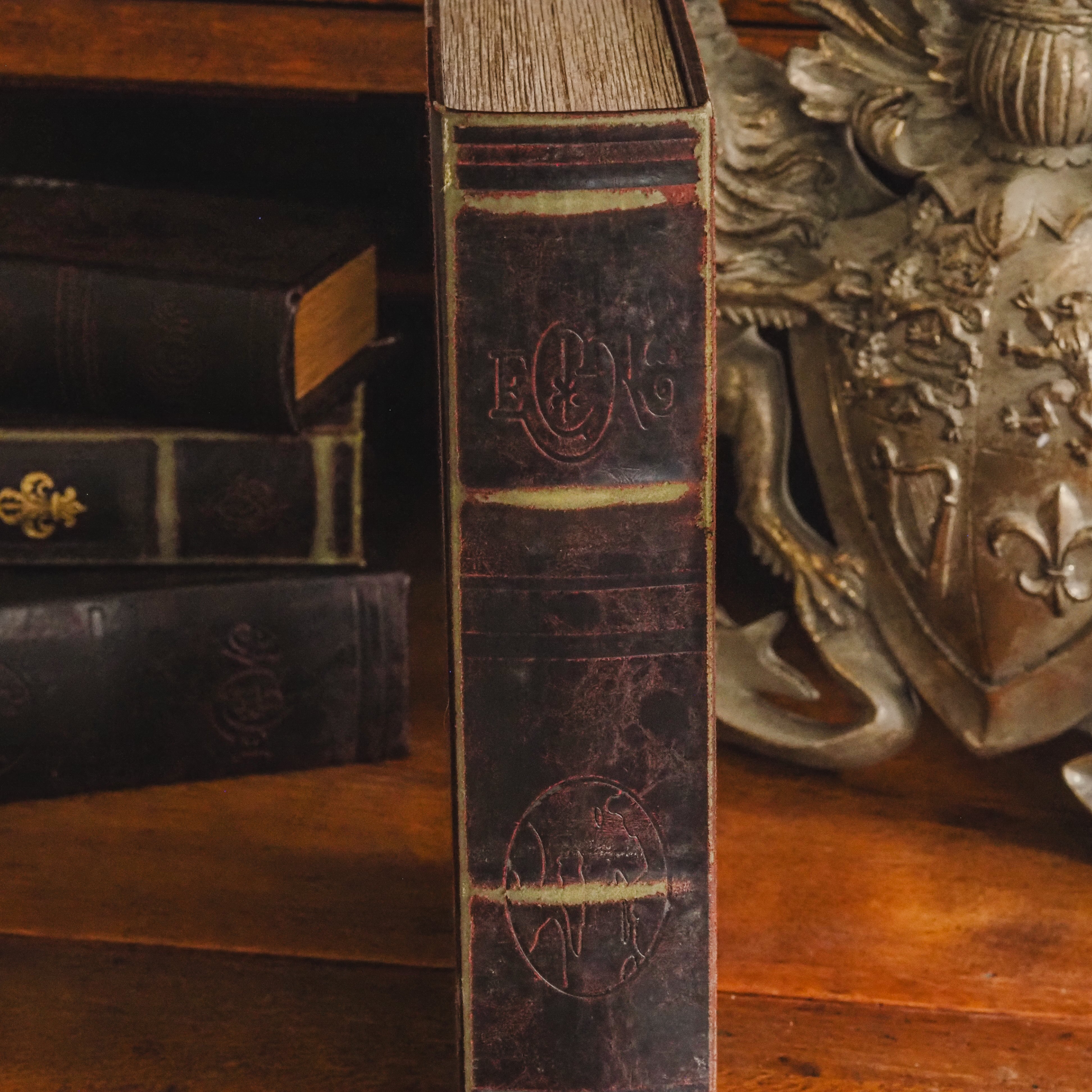 Buchbox Bordeaux · Reliefgeprägter Einband in Lederoptik, Historismus