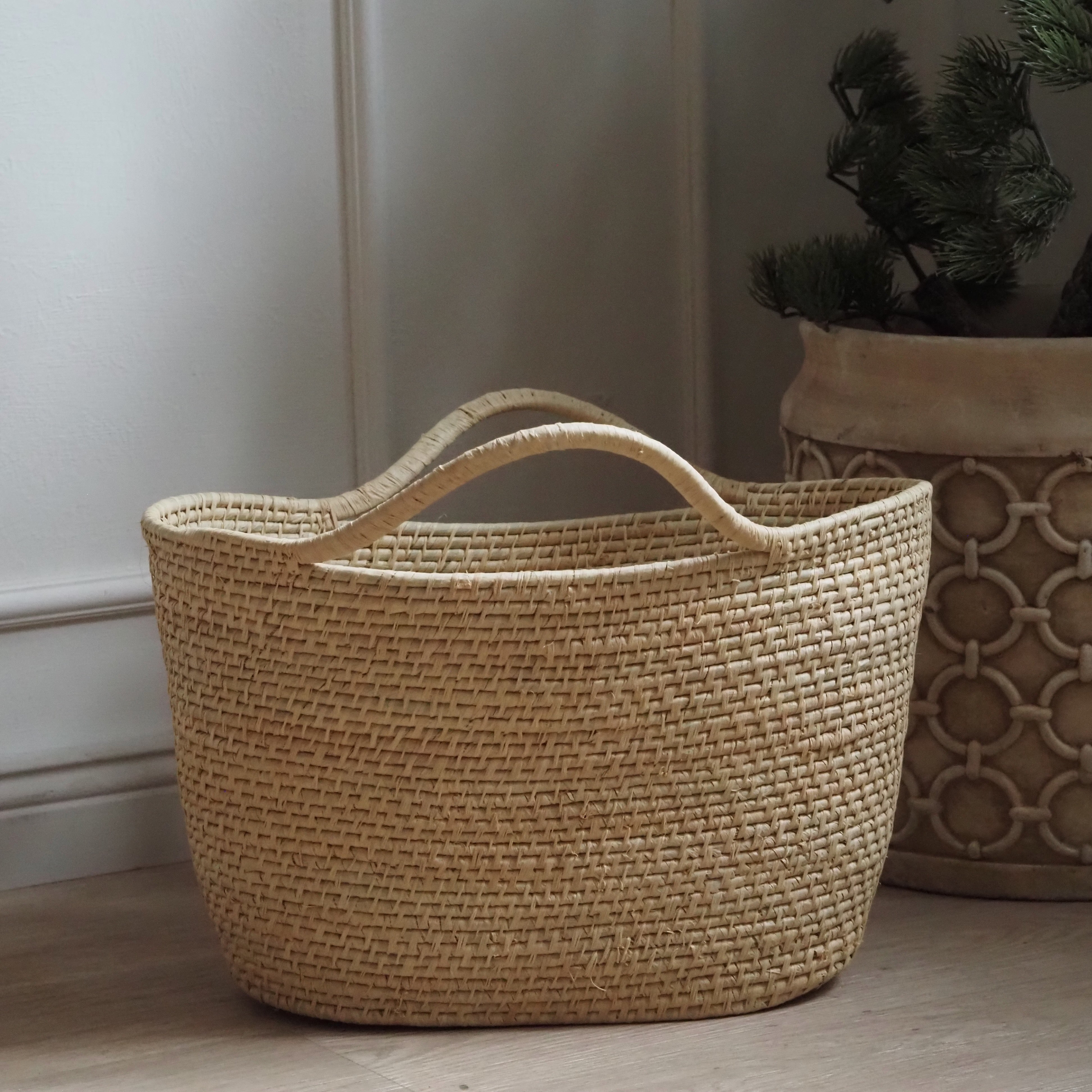 Flechtkorb Sandbeige · Ovaler Tragkorb mit Doppelgriff in Naturmaterial-Optik