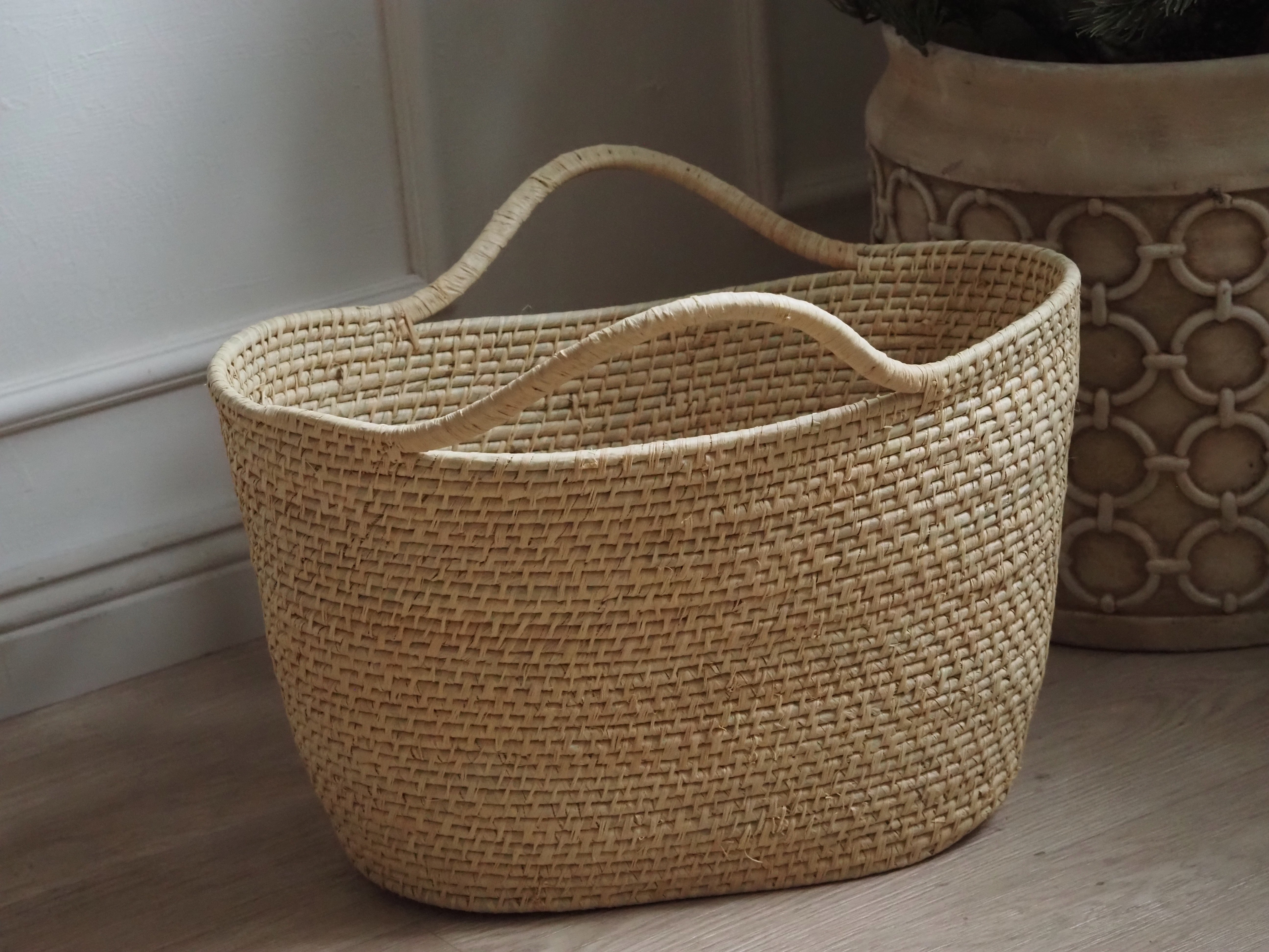 Flechtkorb Sandbeige · Ovaler Tragkorb mit Doppelgriff in Naturmaterial-Optik