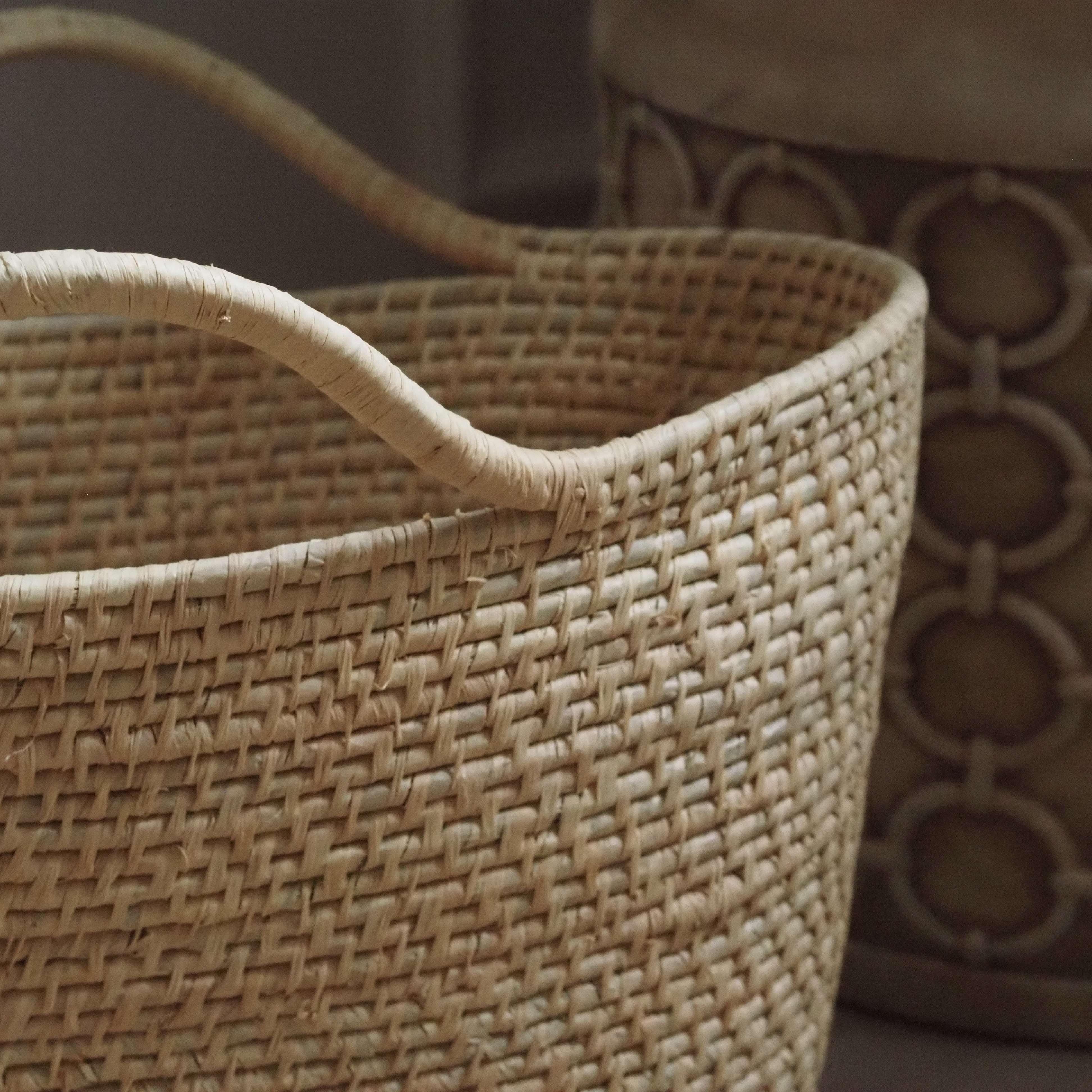 Flechtkorb Sandbeige · Ovaler Tragkorb mit Doppelgriff in Naturmaterial-Optik