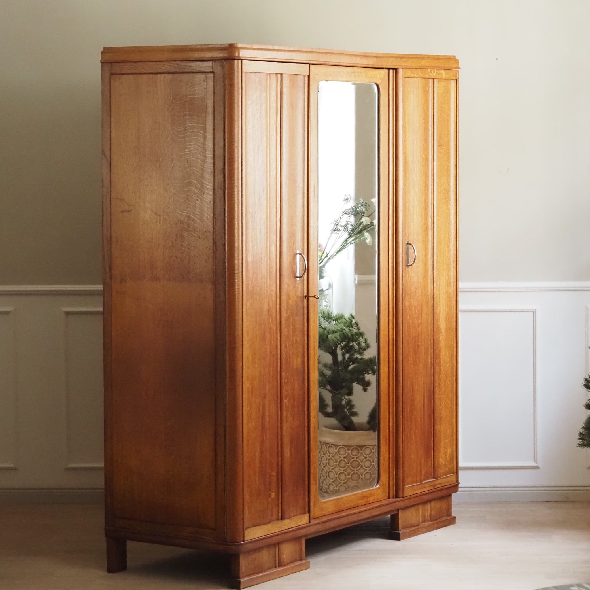 Art Déco Kleiderschrank Antik dreitürig mit Spiegeltür - Spiegelschrank von 1934