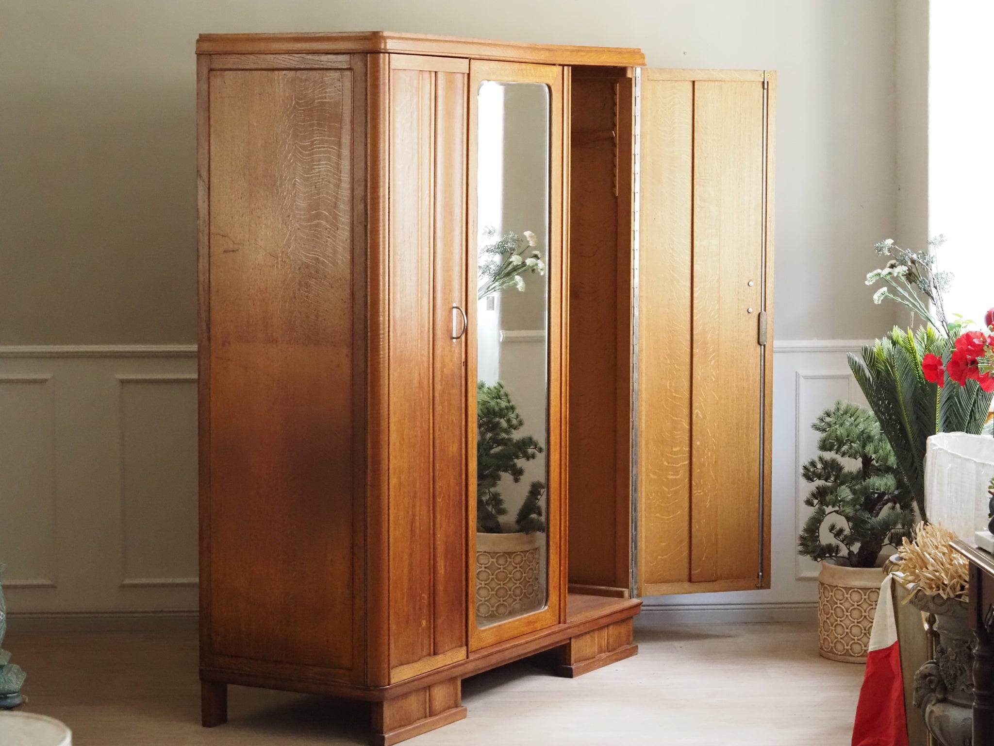 Art Déco Kleiderschrank Antik dreitürig mit Spiegeltür - Spiegelschrank von 1934