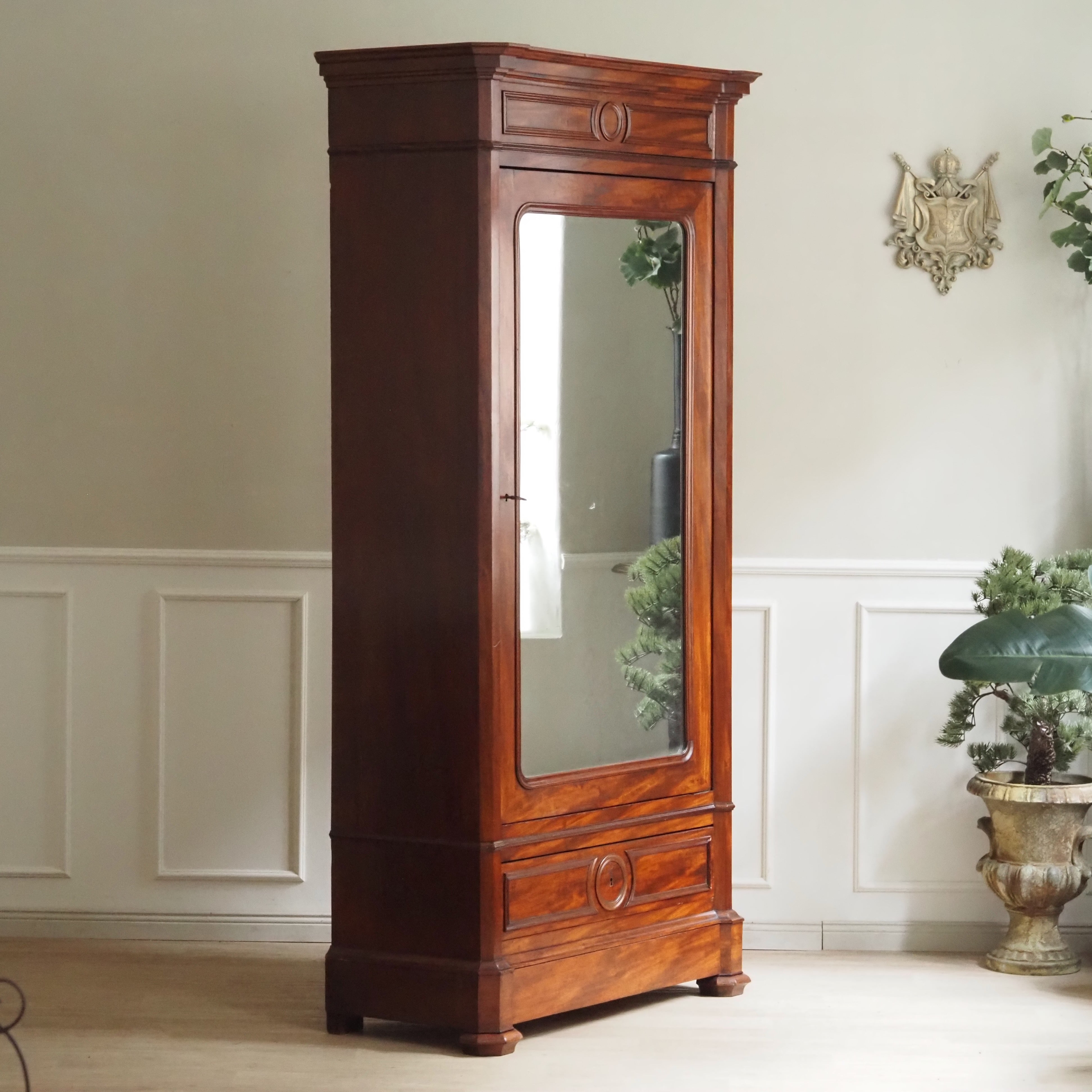 Antiker Louis-Philippe Spiegelschrank Nussbaum um 1860 - Kleiderschrank eintürig