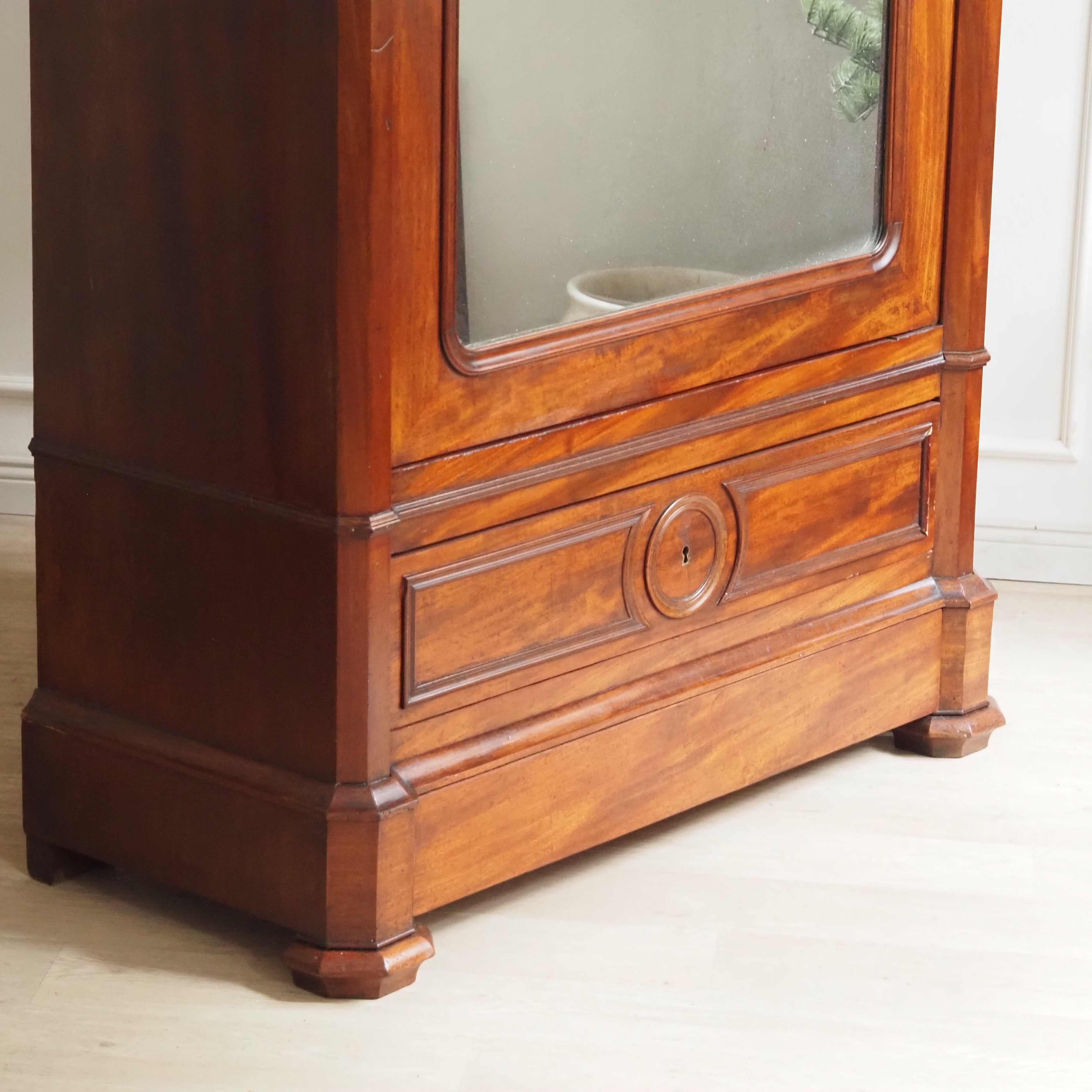 Antiker Louis-Philippe Spiegelschrank Nussbaum um 1860 - Kleiderschrank eintürig