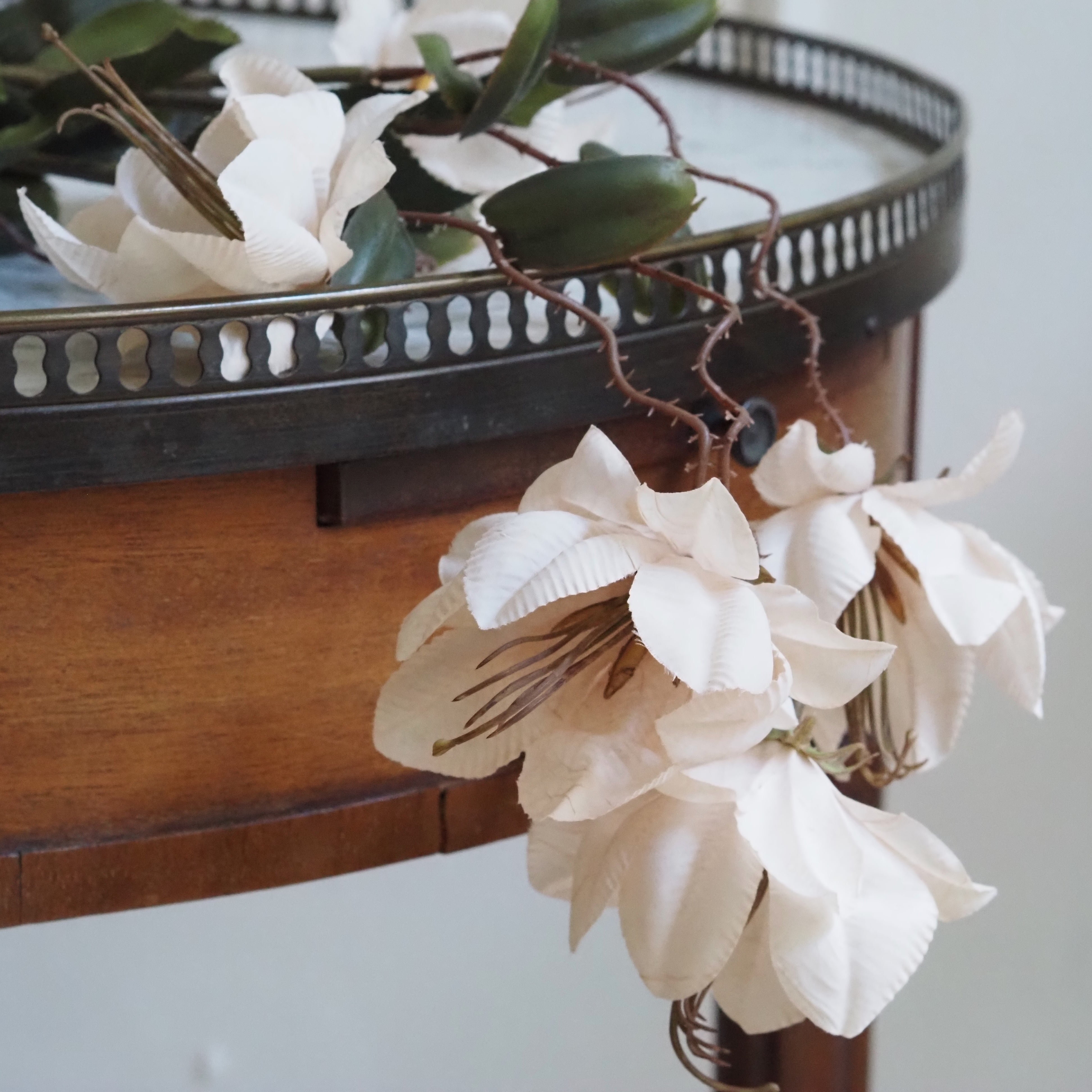 Blütenzweig Creme · Magnolienblüten aus Textil mit Blattwerk, 125 cm