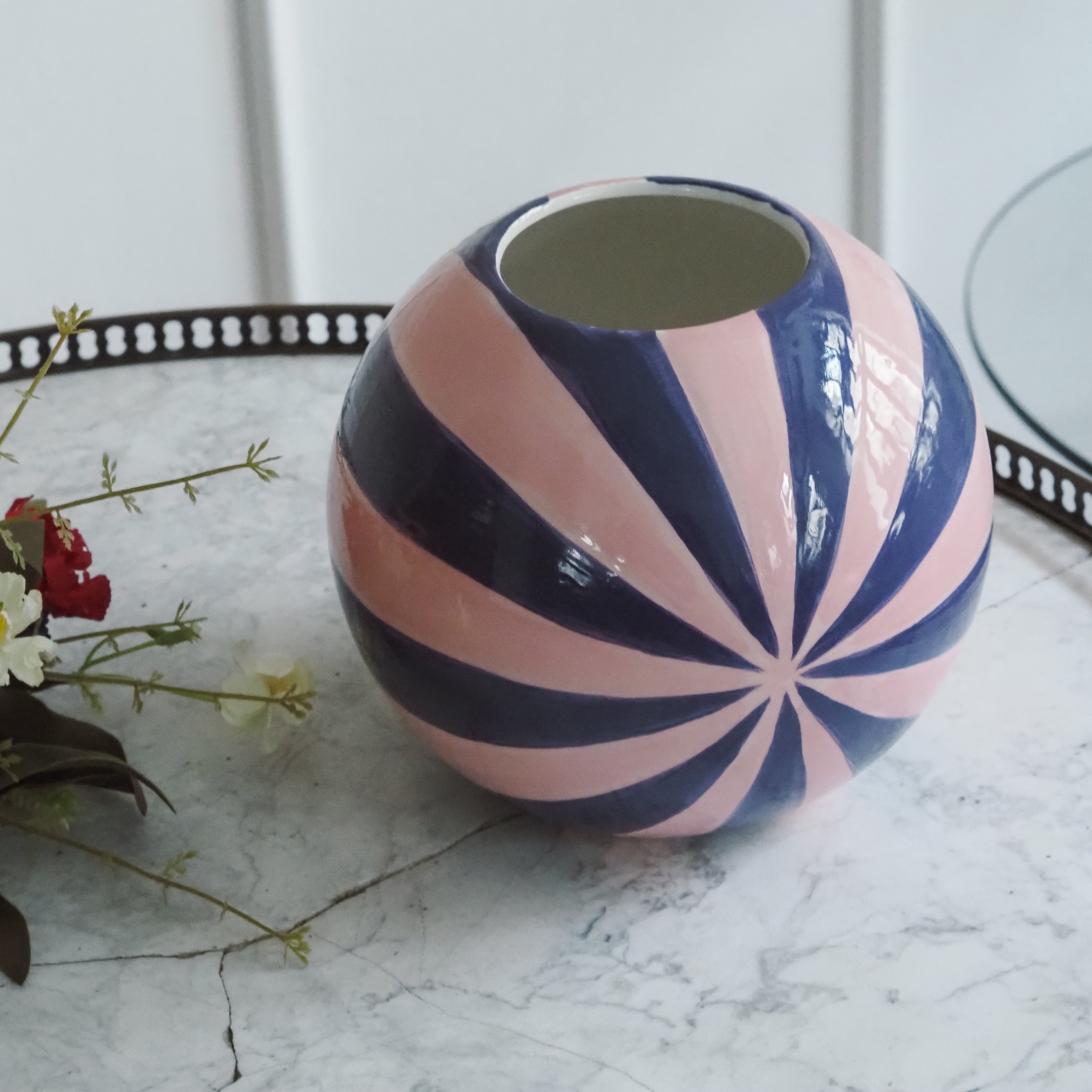 Vase Swirl · grafisches Dekor / dekoratives Keramikobjekt