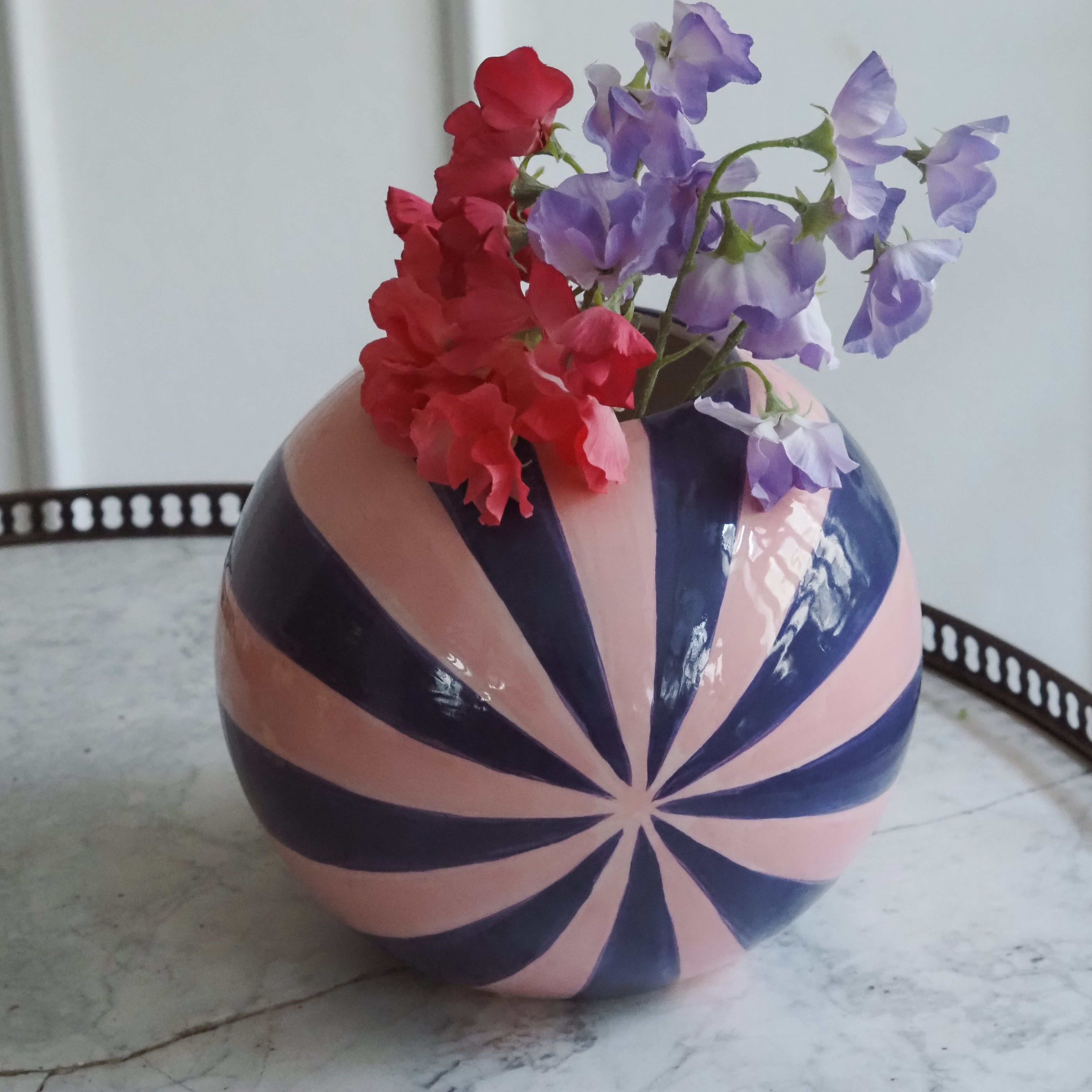 Vase Swirl · grafisches Dekor / dekoratives Keramikobjekt