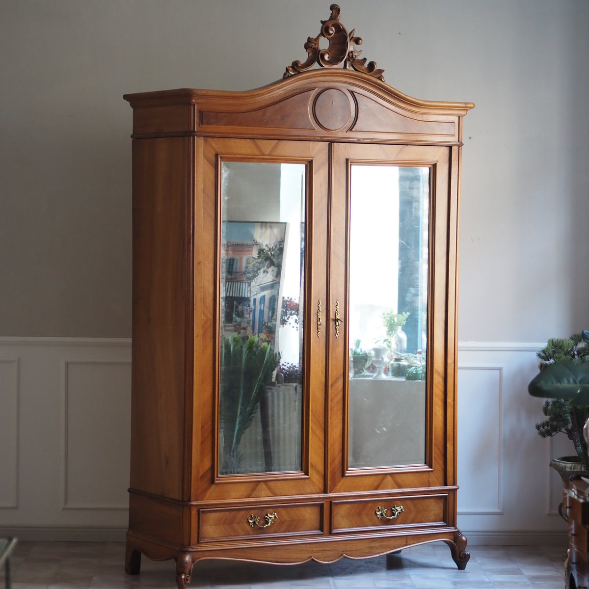 Antiker Kleiderschrank Louis XV Stil Spiegeltüren um 1900