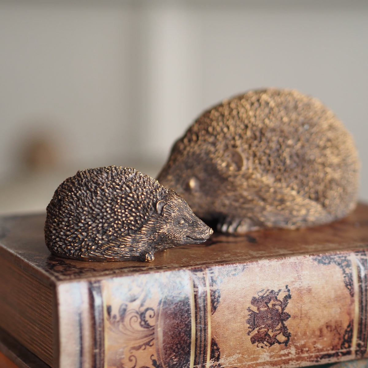 Igel Figurenpaar Kupfer · Naturalistische Tierplastik in Bronzeoptik