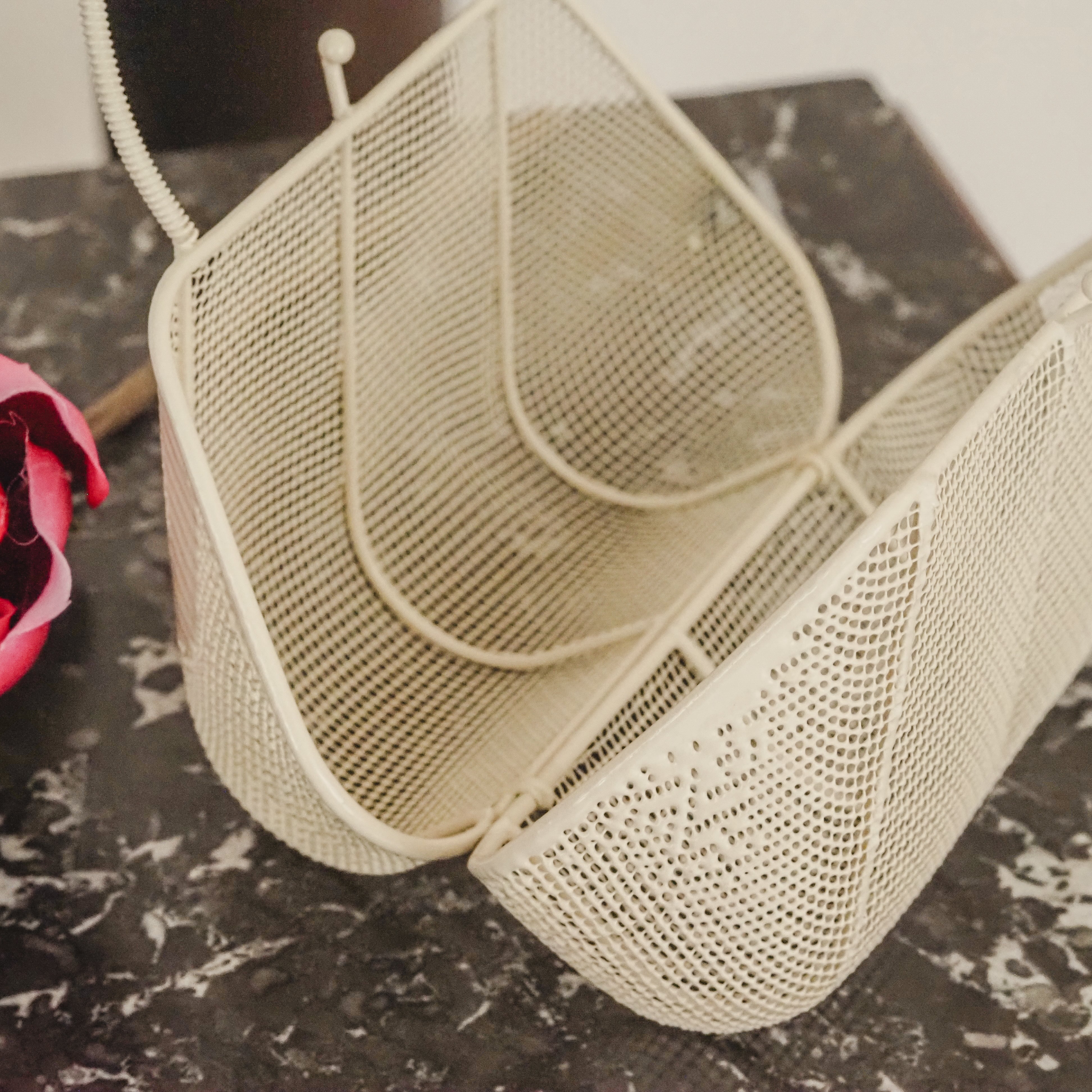 Metalltäschchen mit Drahtgeflecht · Mid-Century-inspirierte Aufbewahrung