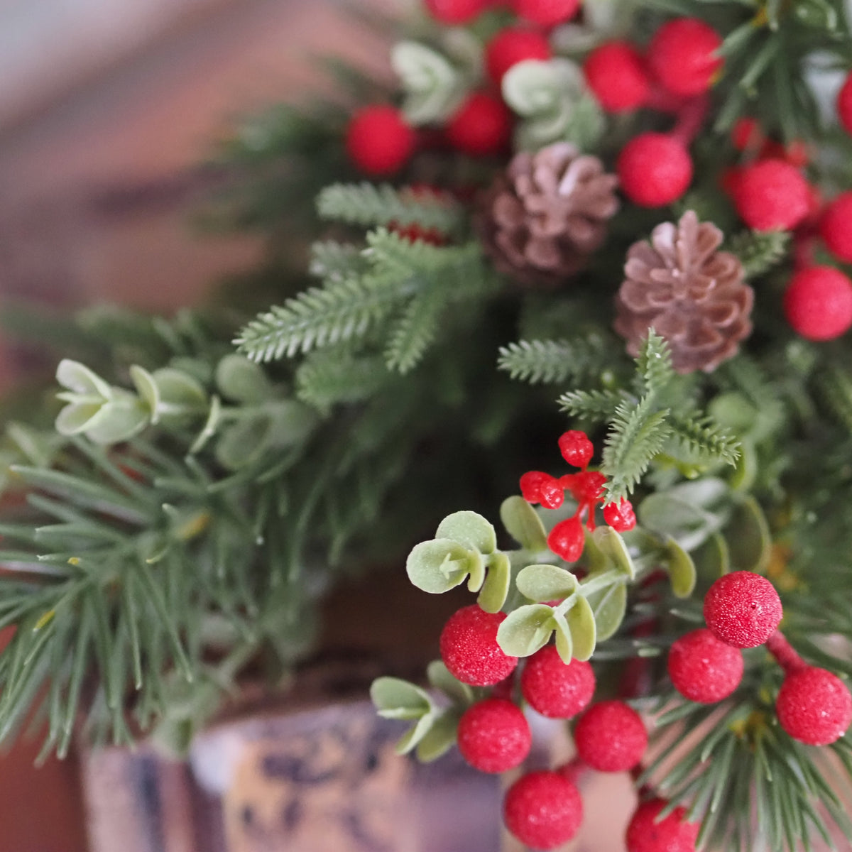 Dekozweig Rot · Beerenbesatz, Zapfen, nordisches Wintergrün