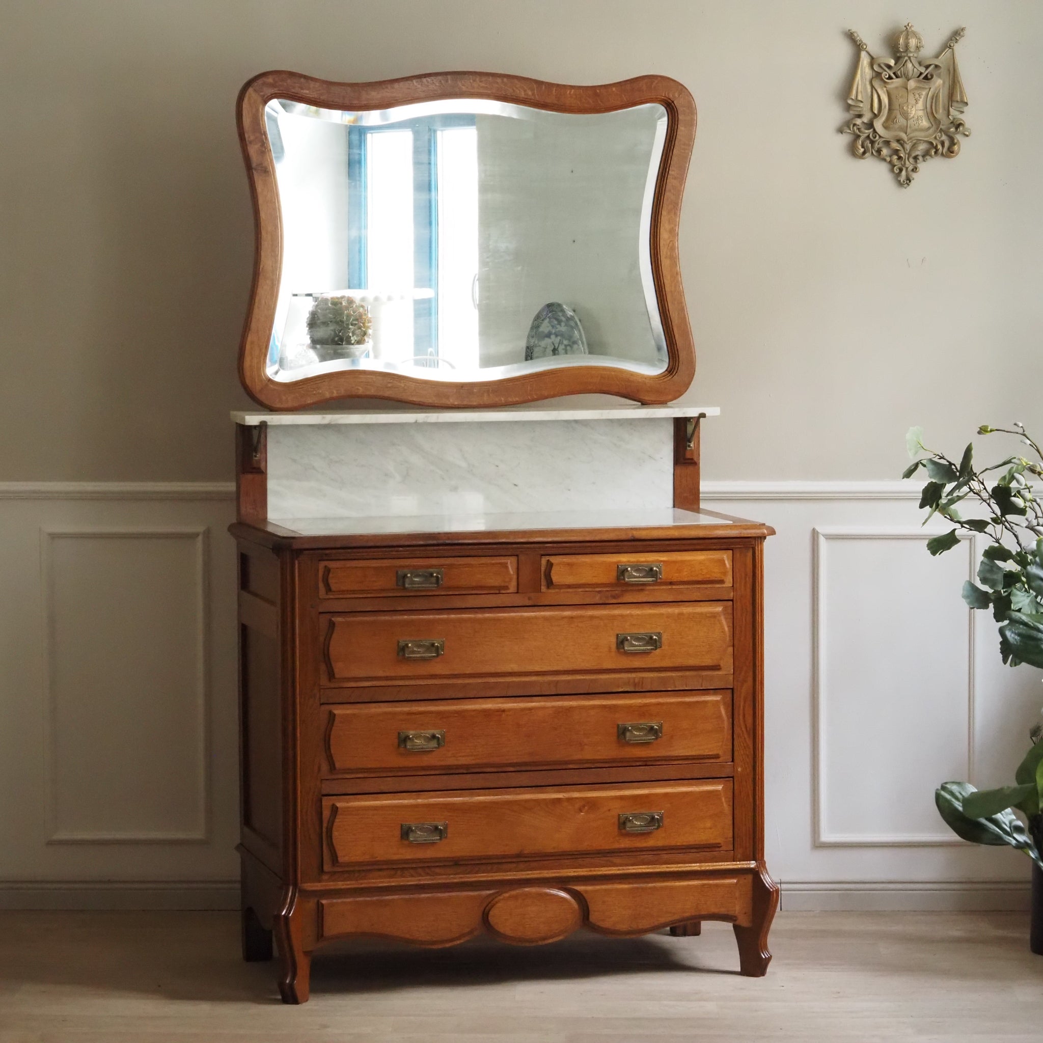 Französische Waschkommode mit Spiegel und Marmorplatte - Antike Schubladenkommode