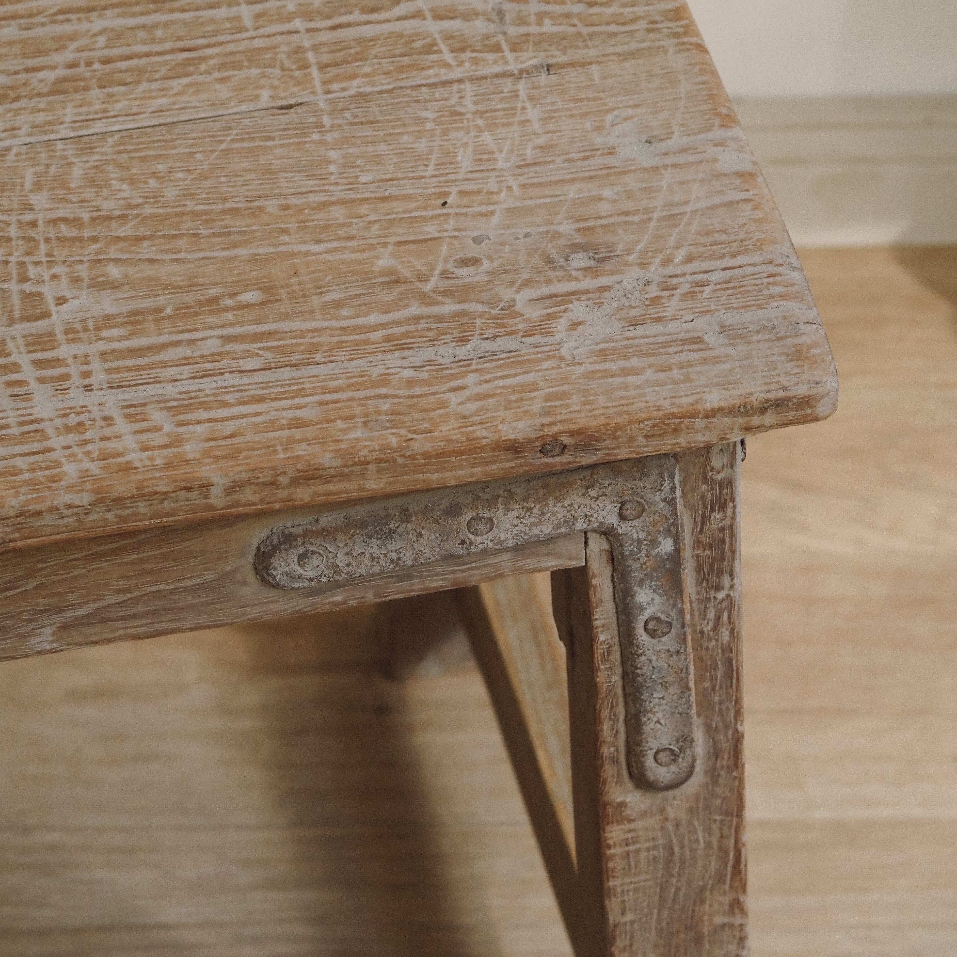 Sitzbank mit A-Bock-Gestell, Holzbank – helles Hartholz gekalkt, 182 cm