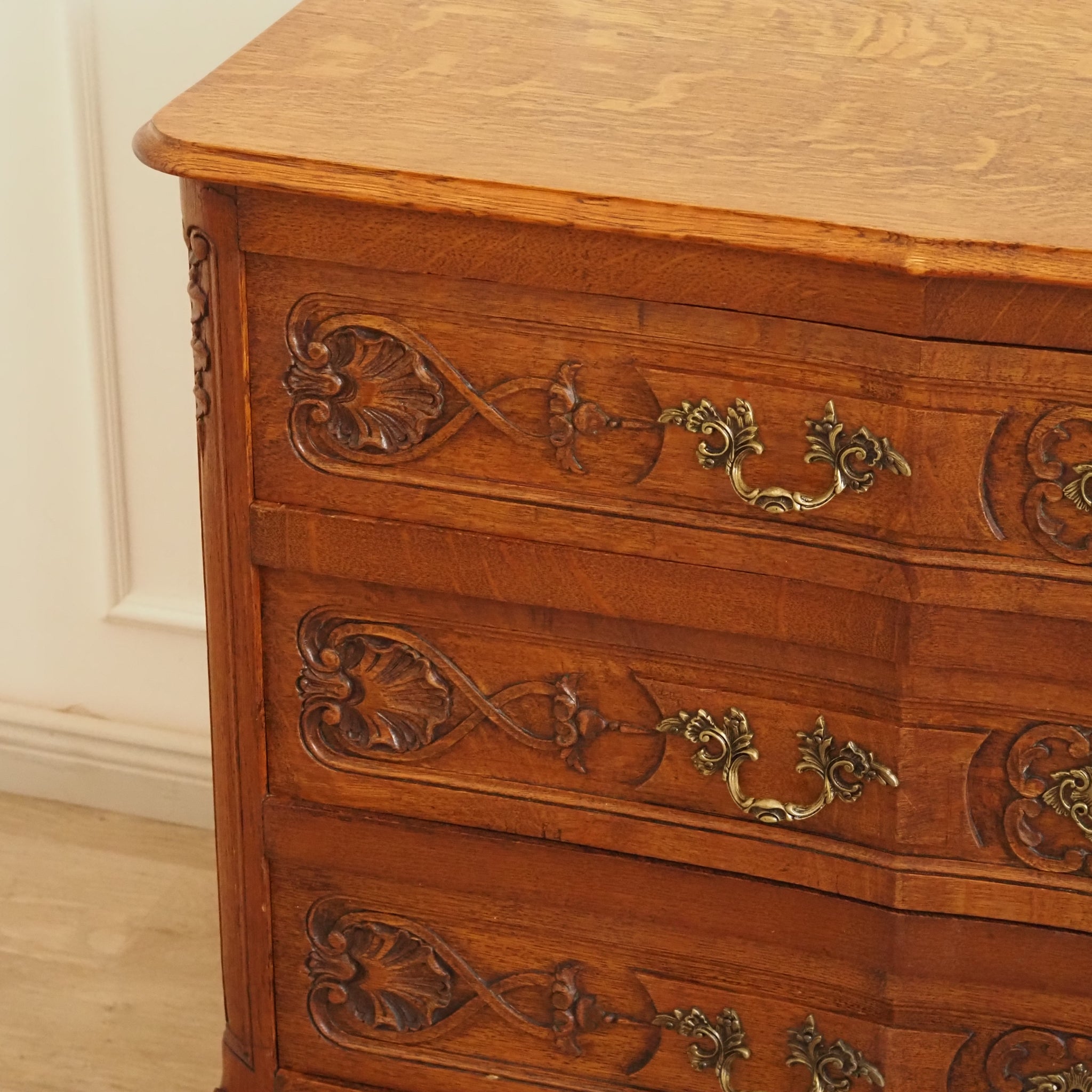 Antike französische Kommode im Louis-XV-Stil aus Eichenholz um 1880