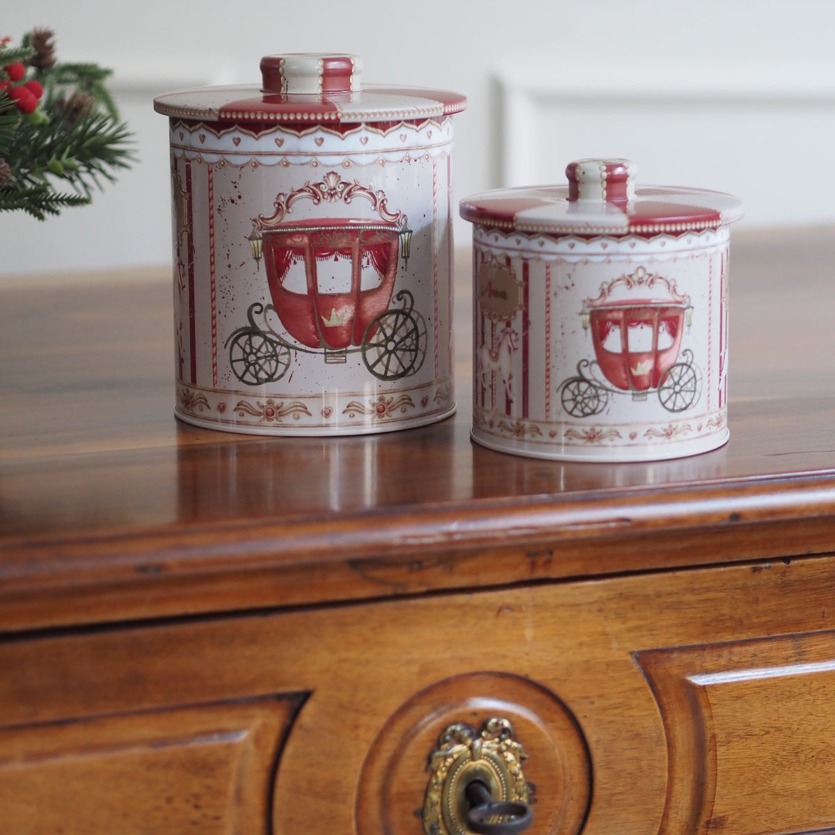 Blechdosen 2er-Set · Karussell-Motiv Prunkkutsche Rot-Creme