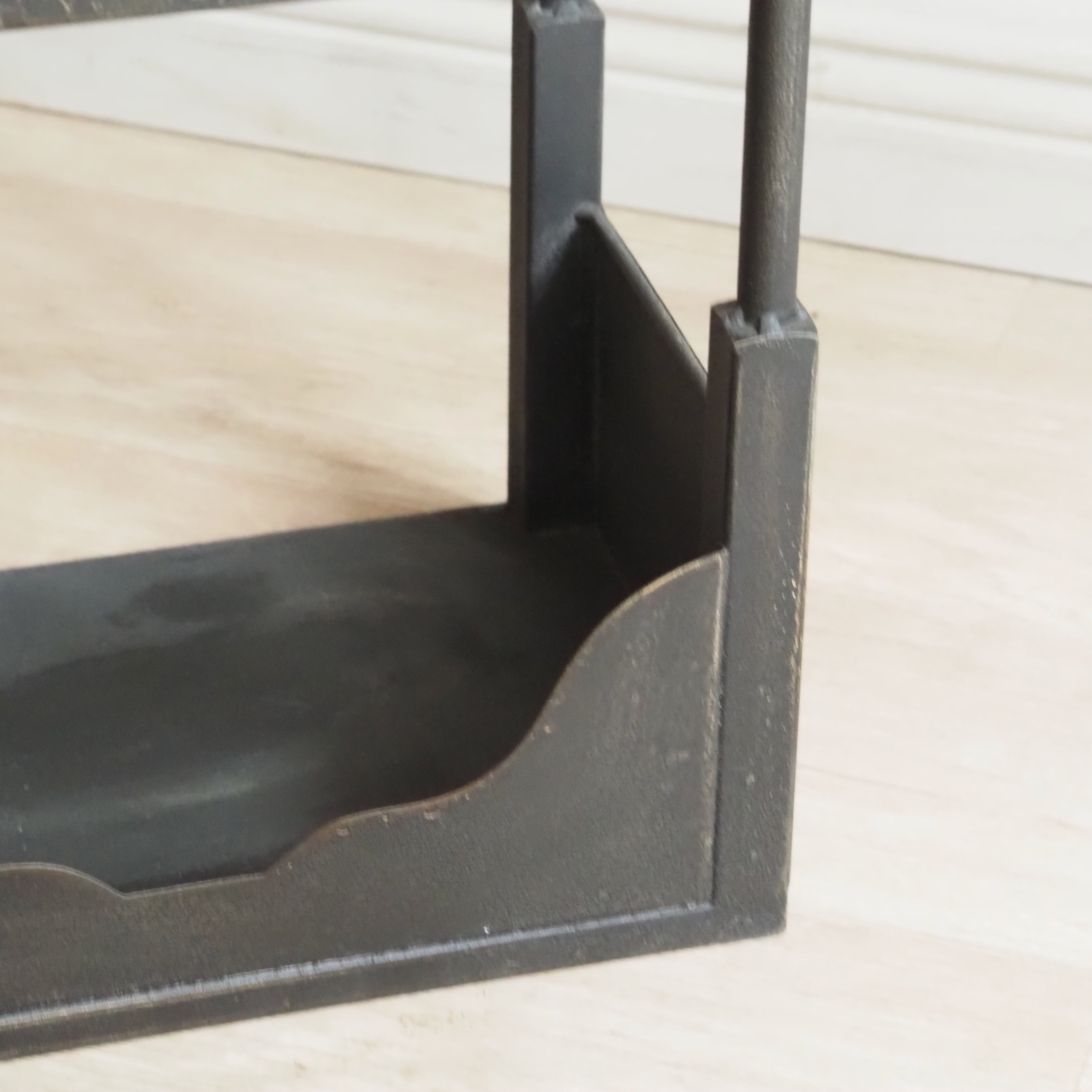 Wandregal Metall Schwarz · historisch inspiriertes Küchenregal