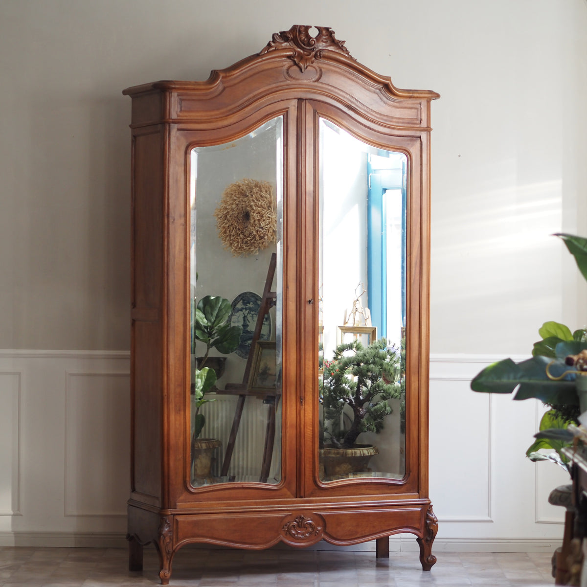 Kleiderschrank im Rokoko-Stil mit Spiegeltüren, um 1900