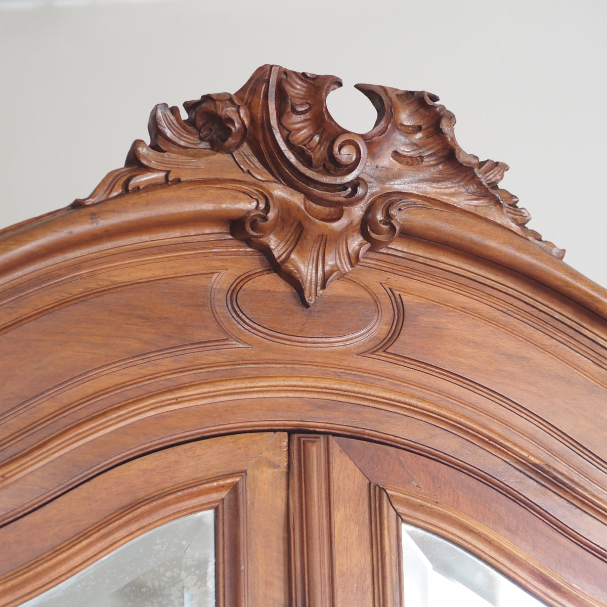 Kleiderschrank im Rokoko-Stil mit Spiegeltüren, um 1900