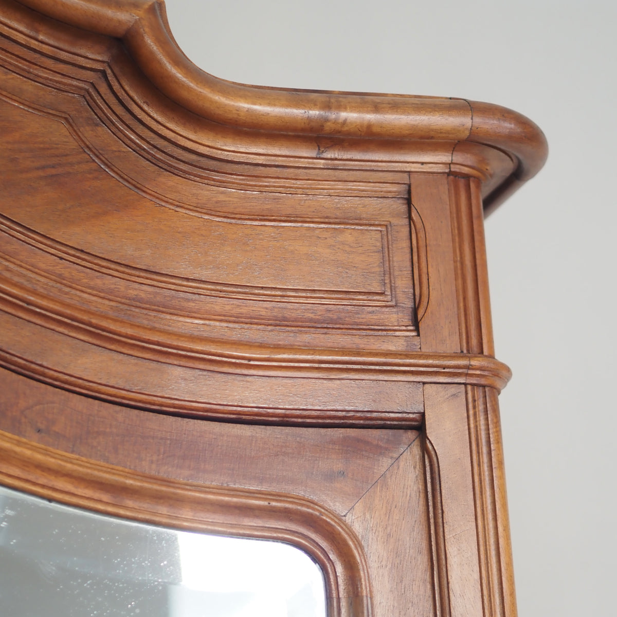 Kleiderschrank im Rokoko-Stil mit Spiegeltüren, um 1900