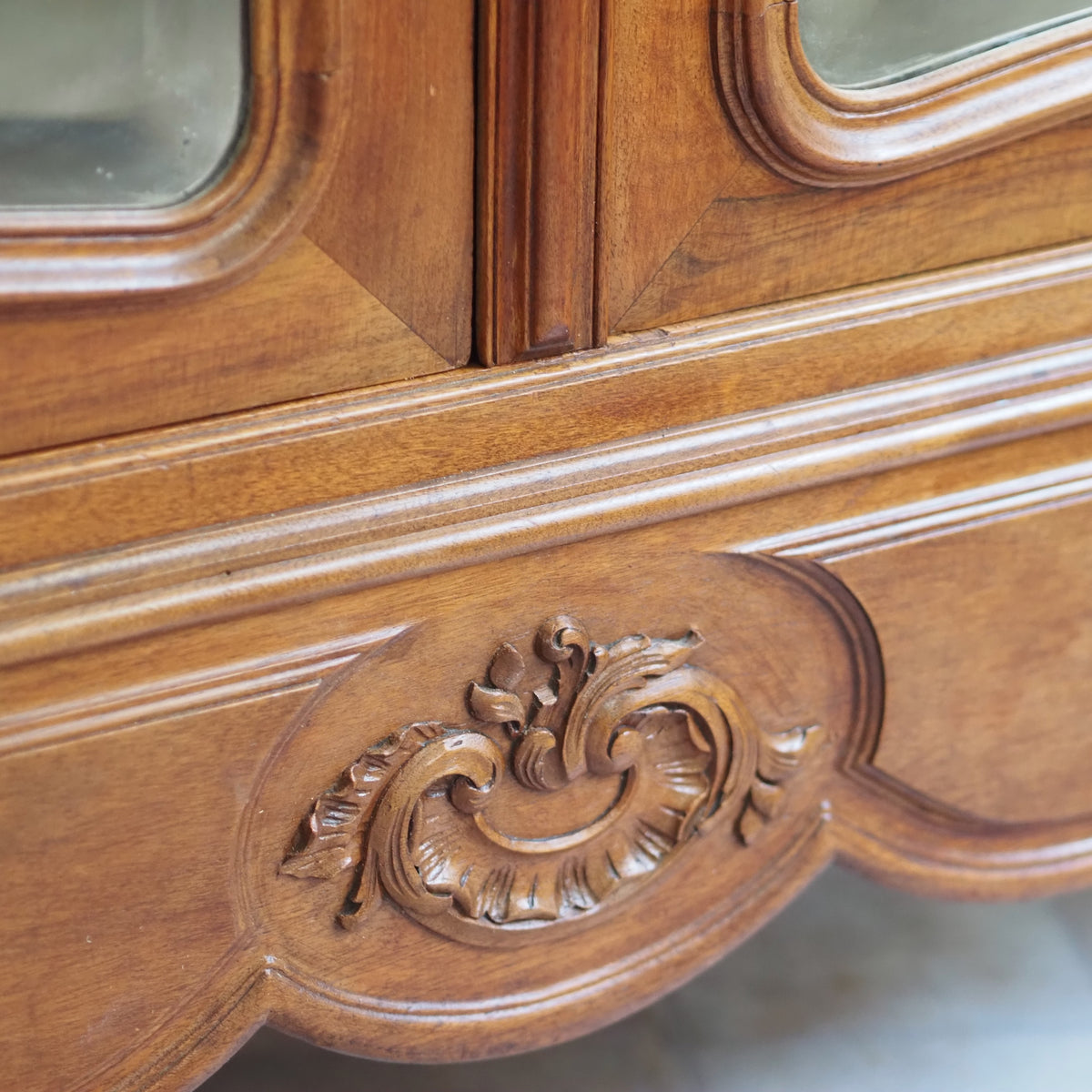 Kleiderschrank im Rokoko-Stil mit Spiegeltüren, um 1900