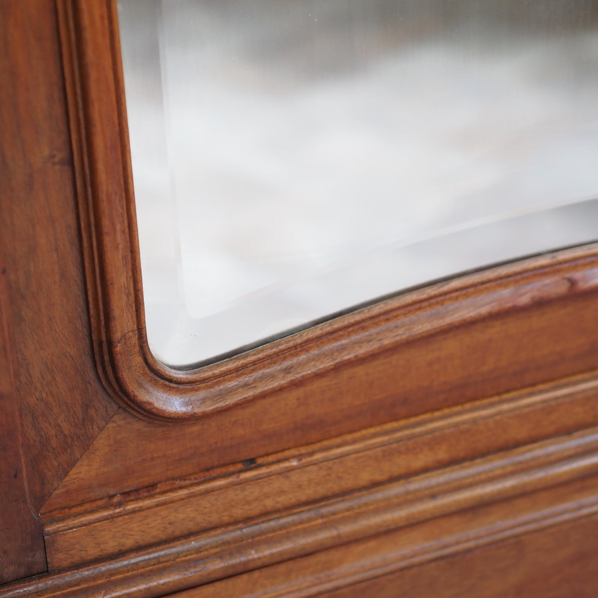 Kleiderschrank im Rokoko-Stil mit Spiegeltüren, um 1900