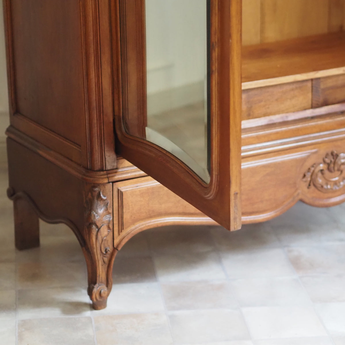 Kleiderschrank im Rokoko-Stil mit Spiegeltüren, um 1900