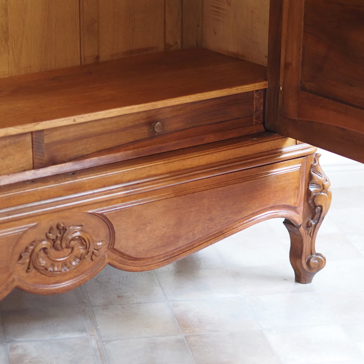 Kleiderschrank im Rokoko-Stil mit Spiegeltüren, um 1900