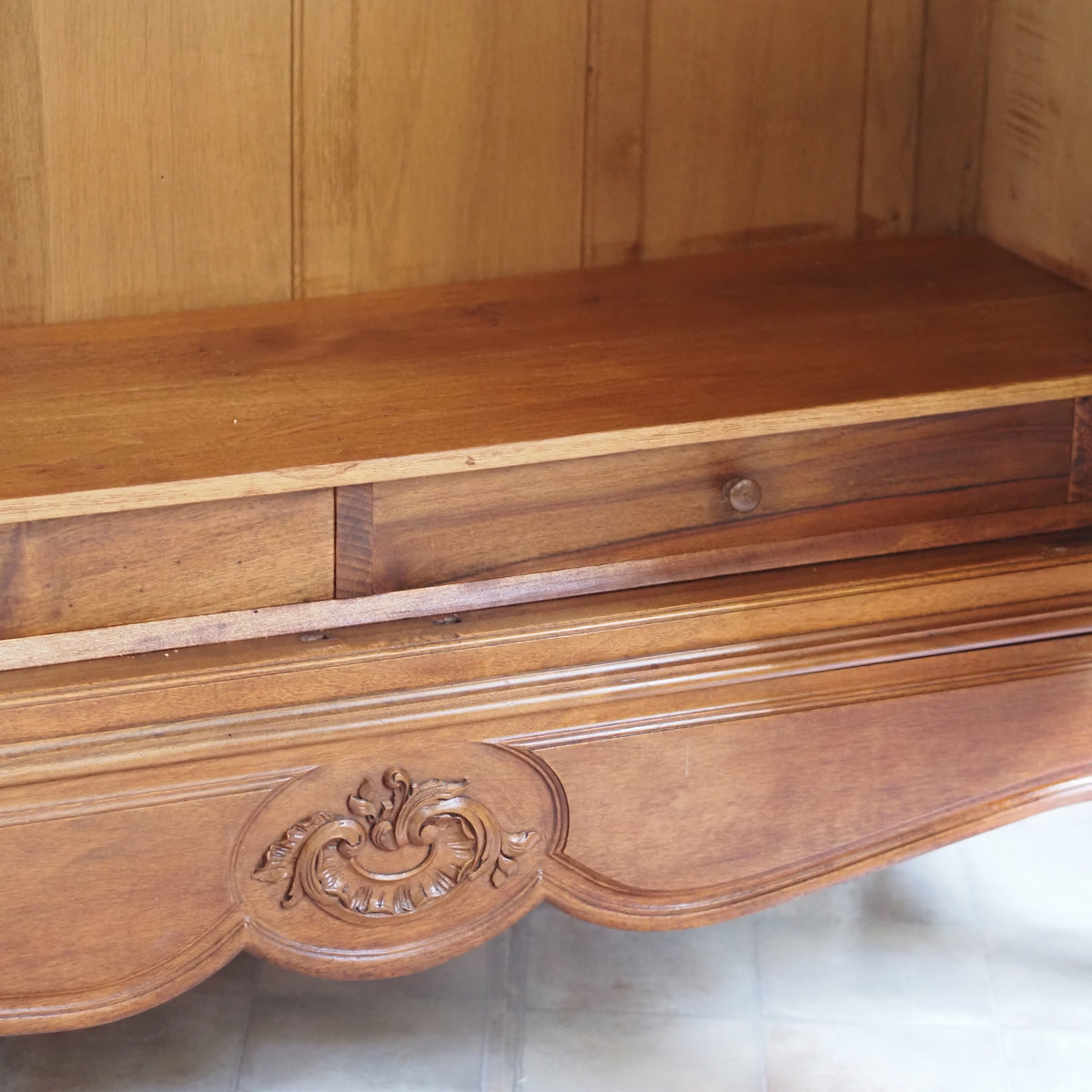 Kleiderschrank im Rokoko-Stil mit Spiegeltüren, um 1900