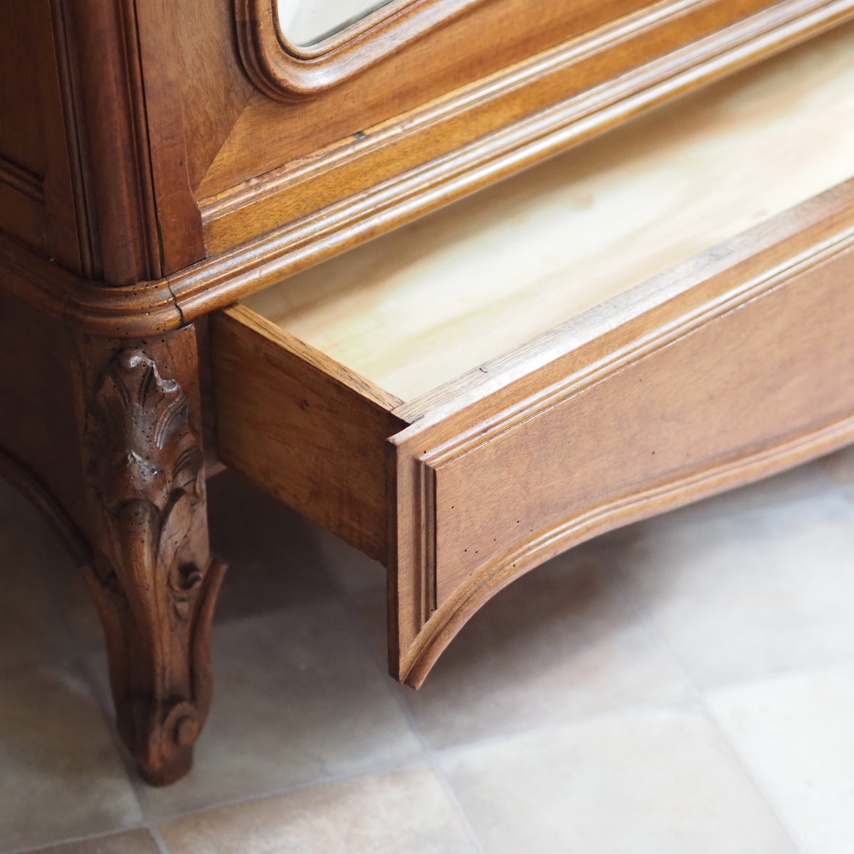 Kleiderschrank im Rokoko-Stil mit Spiegeltüren, um 1900