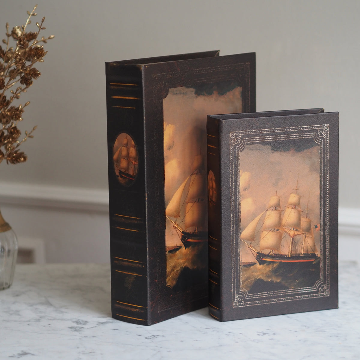 Buchboxen 2er-Set · Dreimaster in Marinemalerei-Tradition
