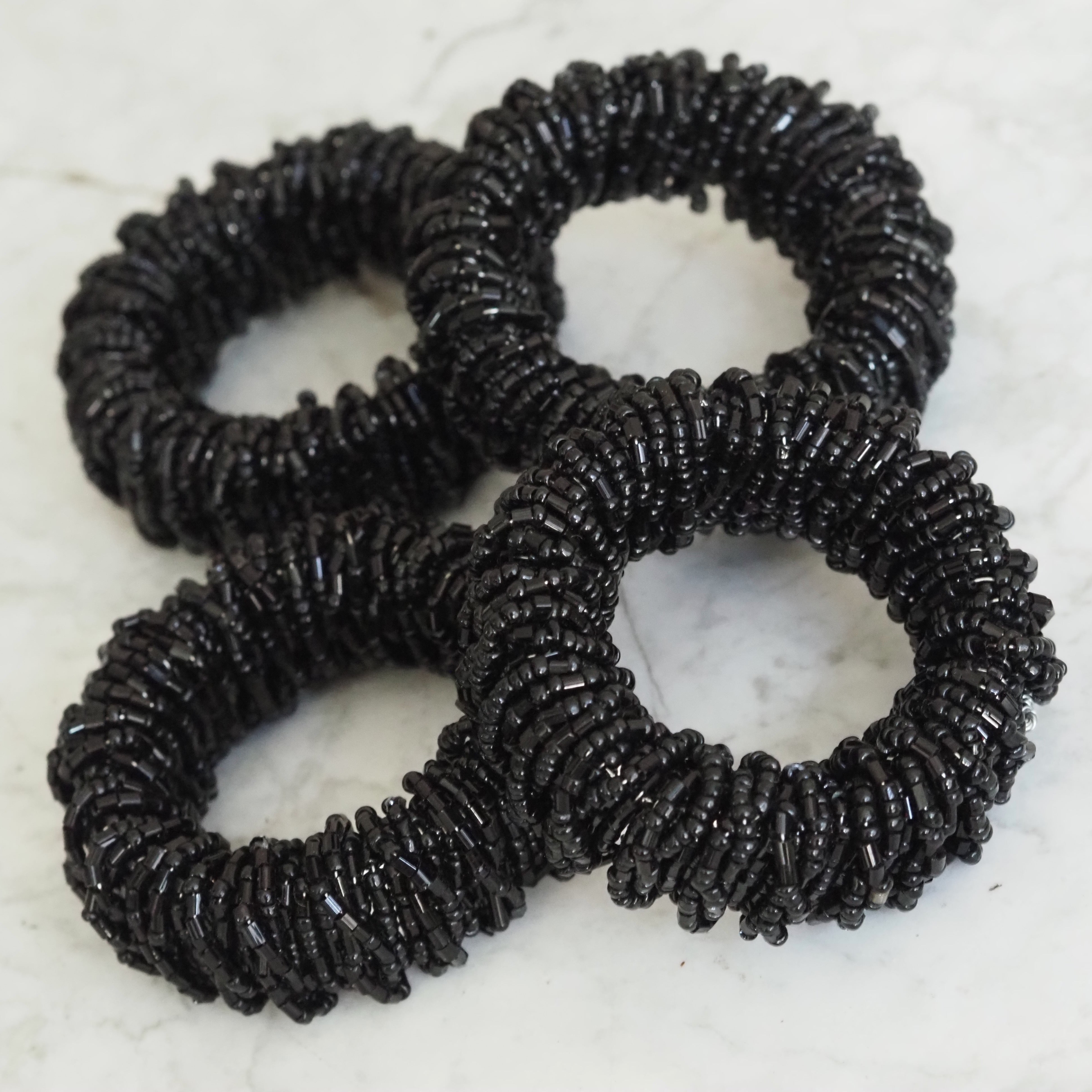 Serviettenring GlinT Schwarz · Perlenbesetztes 4er-Set aus Acryl
