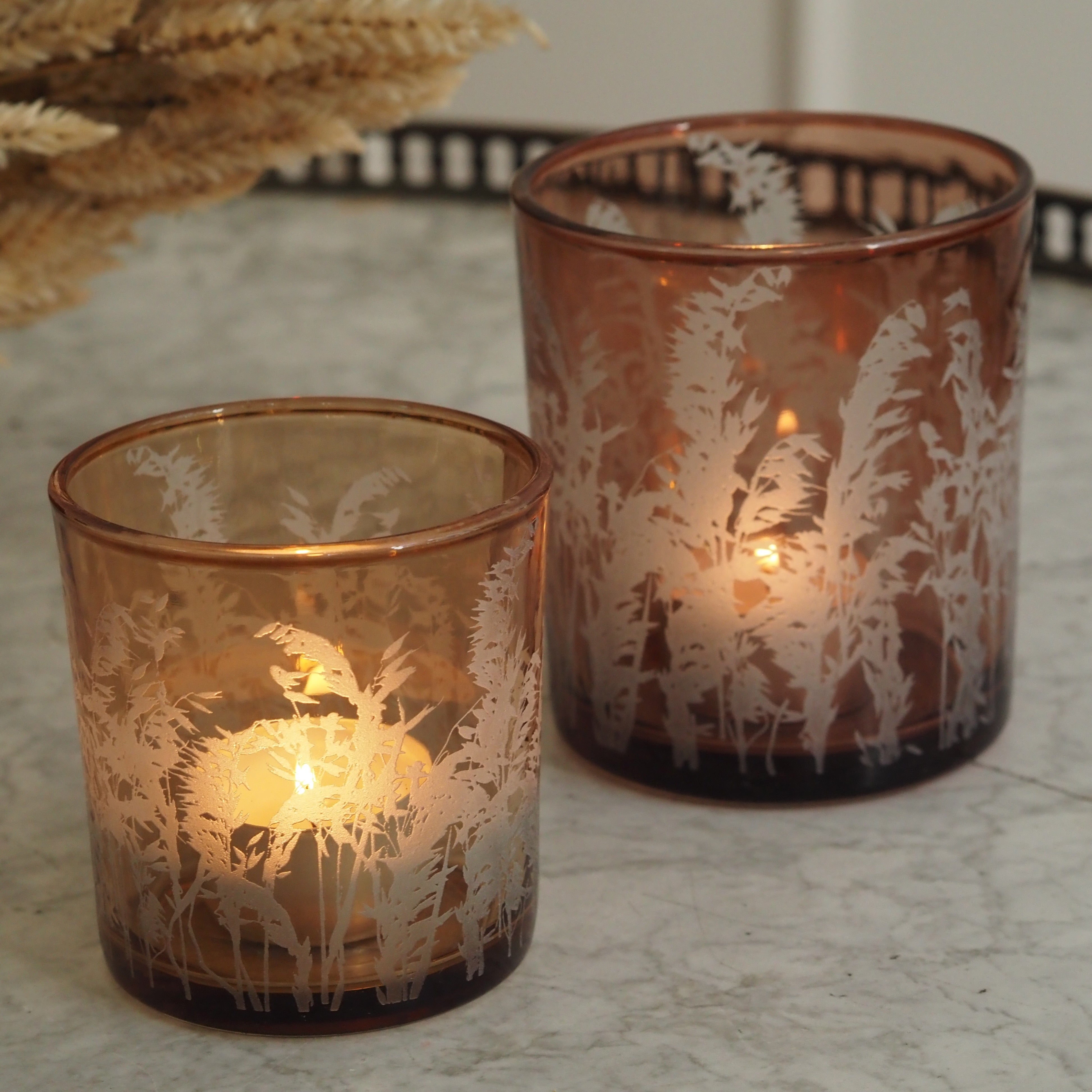 Teelichthalter 2er-Set · Cognacglas mit sandgestrahltem Wildgrasmotiv