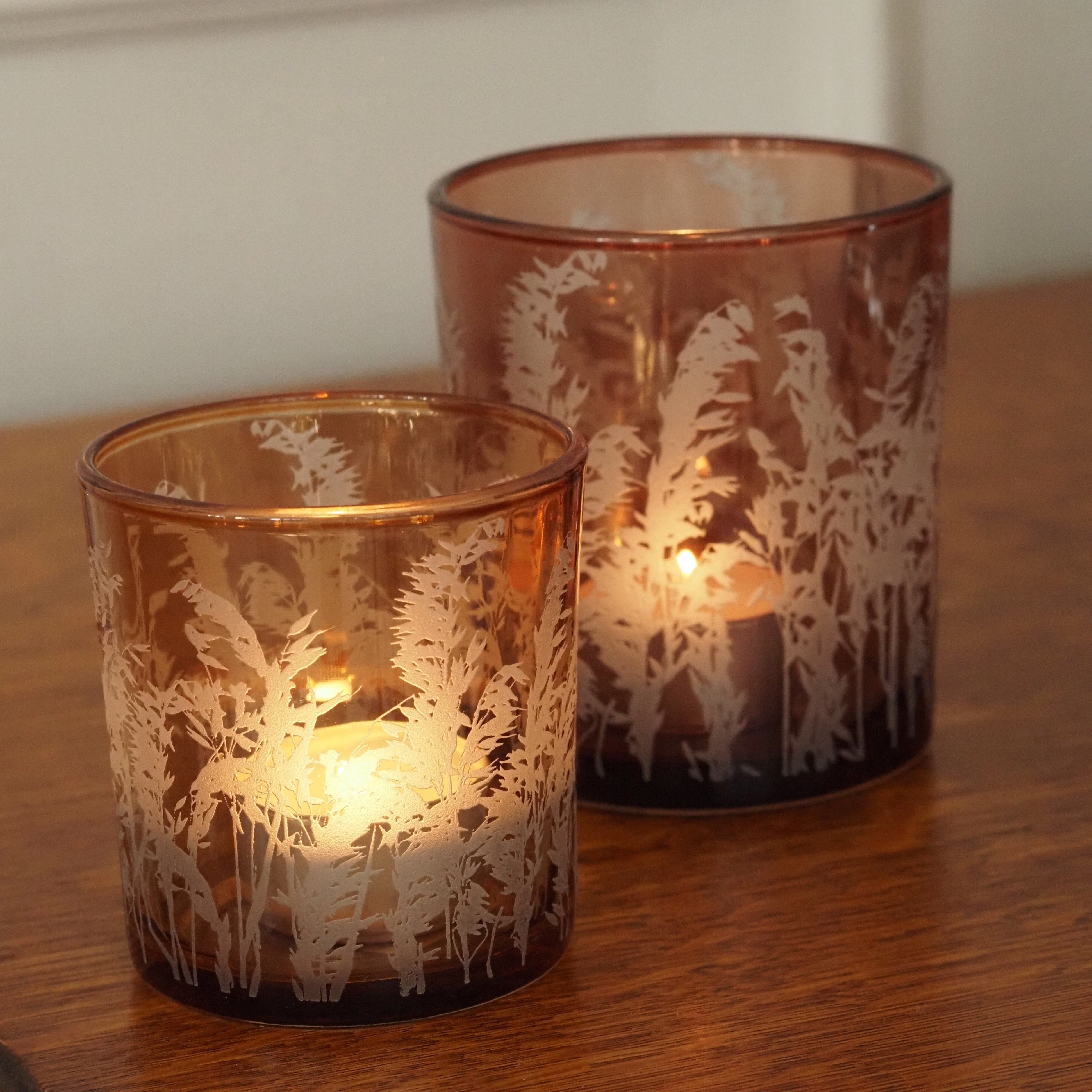 Teelichthalter 2er-Set · Cognacglas mit sandgestrahltem Wildgrasmotiv