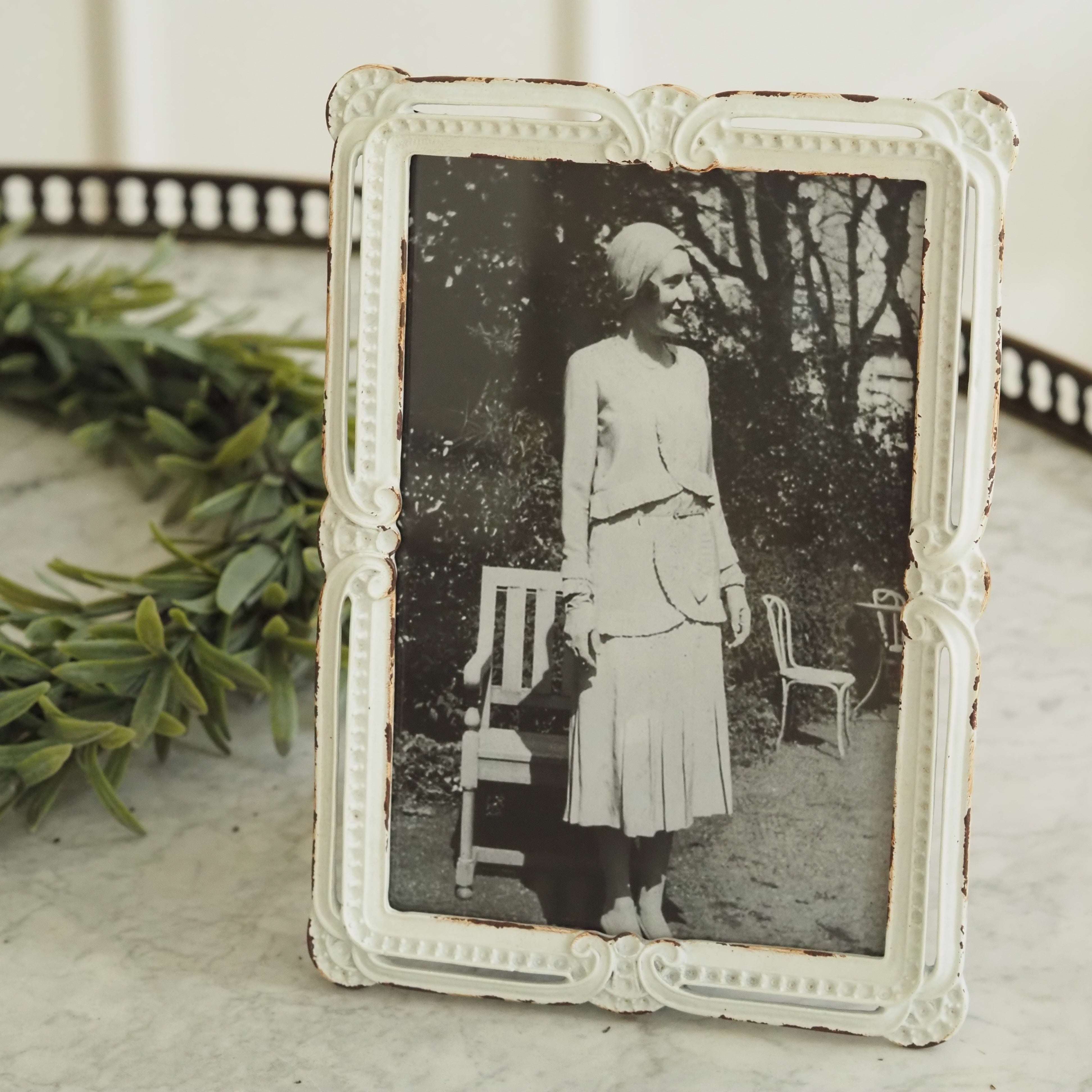 Bilderrahmen Weiß · Antik-Stil aus Metall mit Perlrand und Voluten