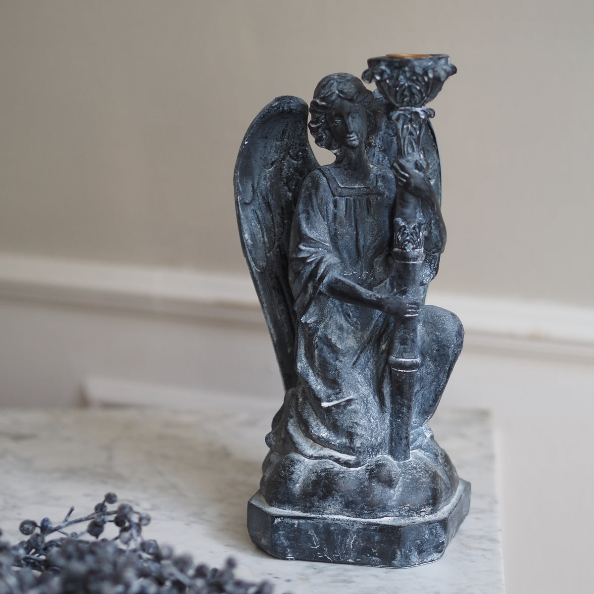 Kerzenleuchter Engel · Kniende Figur Historismus Steinoptik