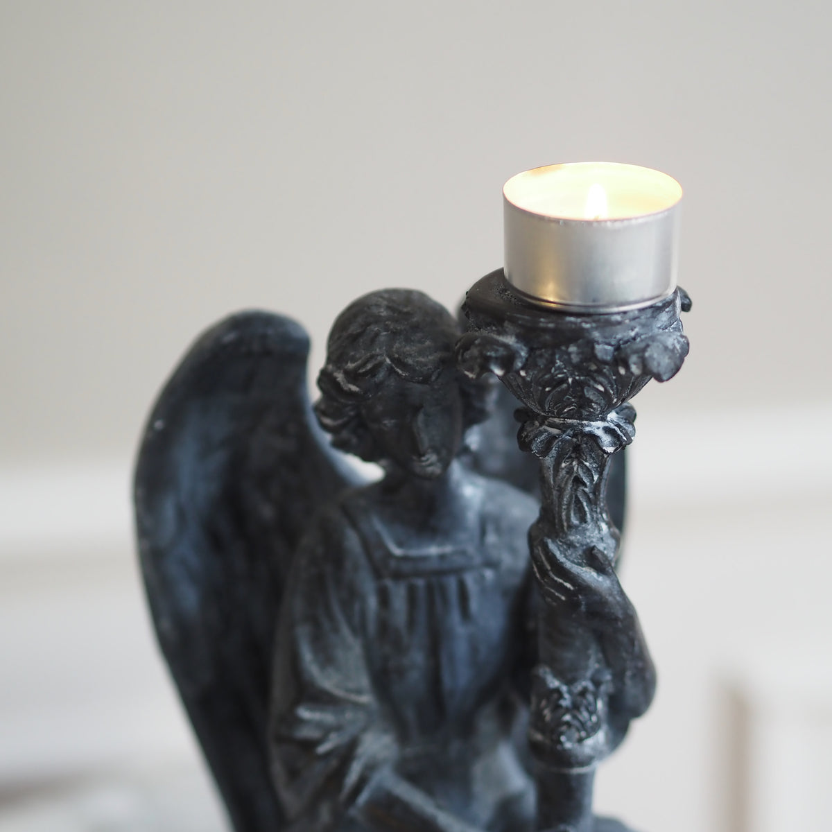 Kerzenleuchter Engel · Kniende Figur Historismus Steinoptik