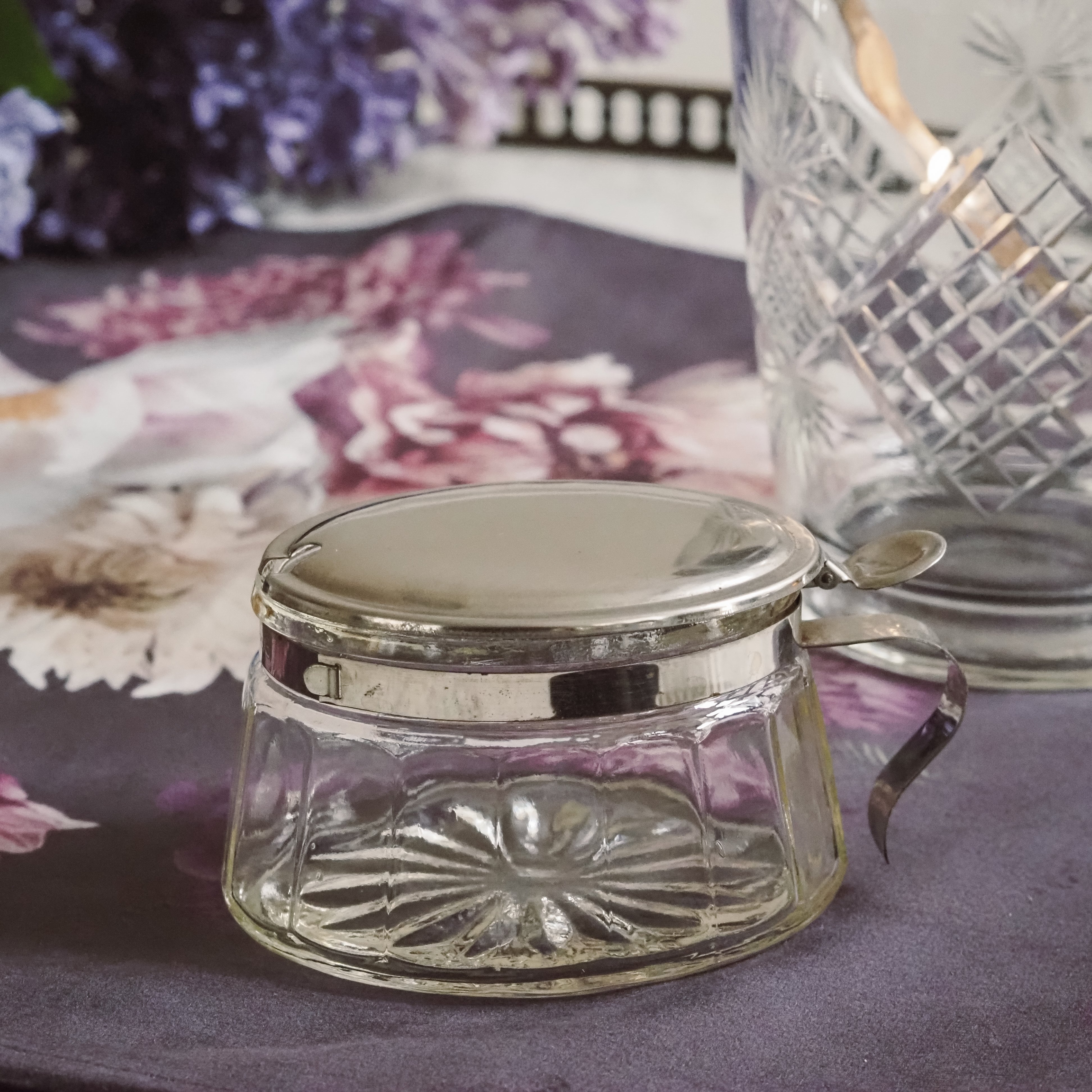 Zuckerdose aus Pressglas · kleine Bonboniere mit Metall Deckel