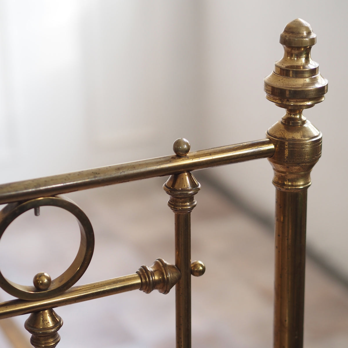 Messingbett antik um 1900 mit Ringdekor