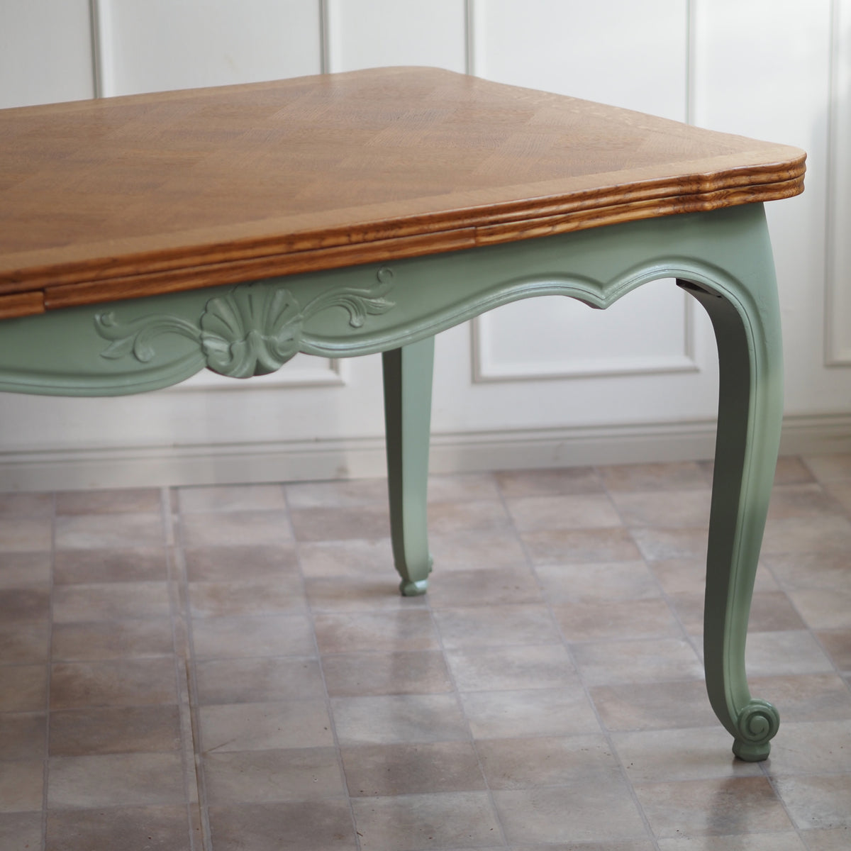Ausziehtisch Louis XV Stil aus Eiche mit Fischgrätmuster