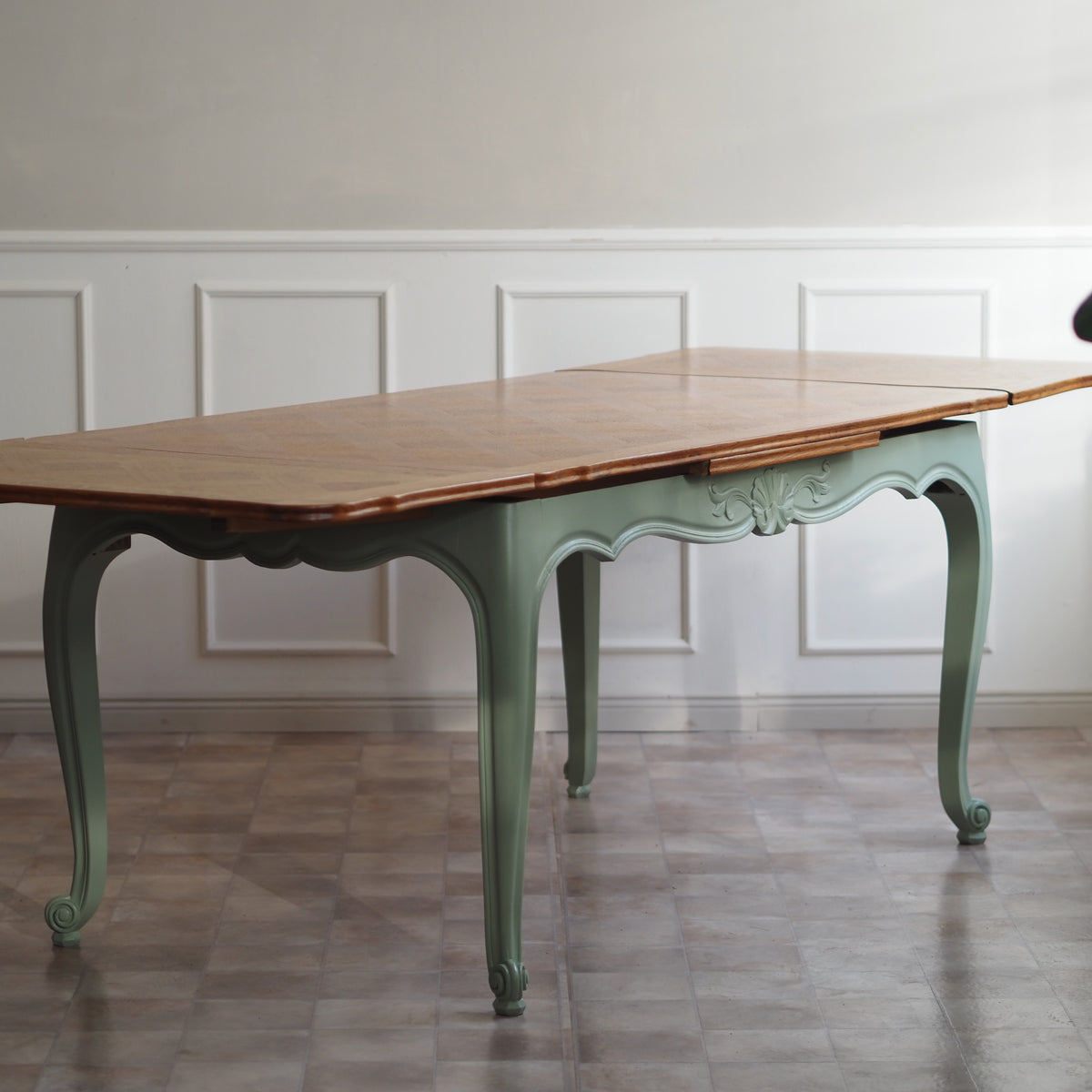 Ausziehtisch Louis XV Stil aus Eiche mit Fischgrätmuster
