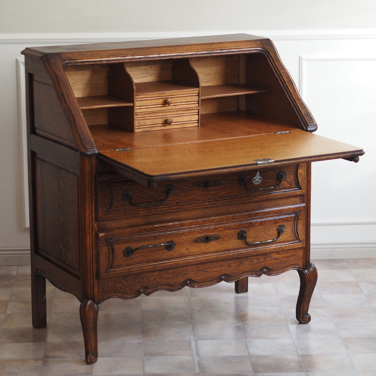 Sekretär Louis XV Stil aus Eiche, Frankreich ca. 1950–1970