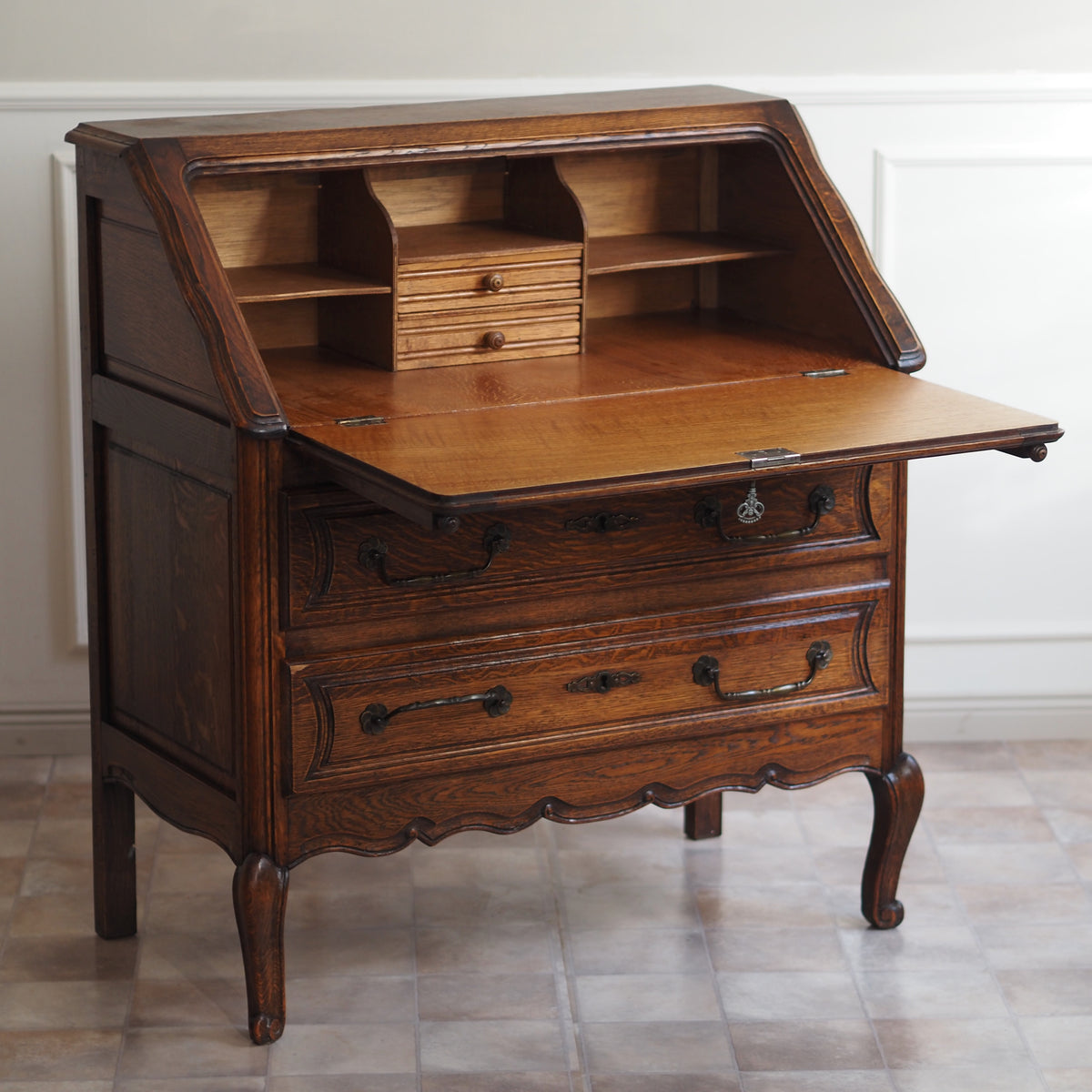 Sekretär Louis XV Stil aus Eiche, Frankreich ca. 1950–1970
