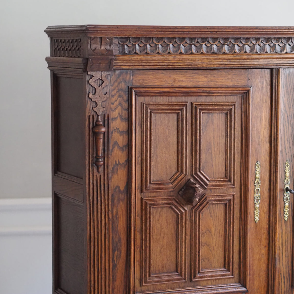 Neorenaissance Bücherschrank Eiche um 1890