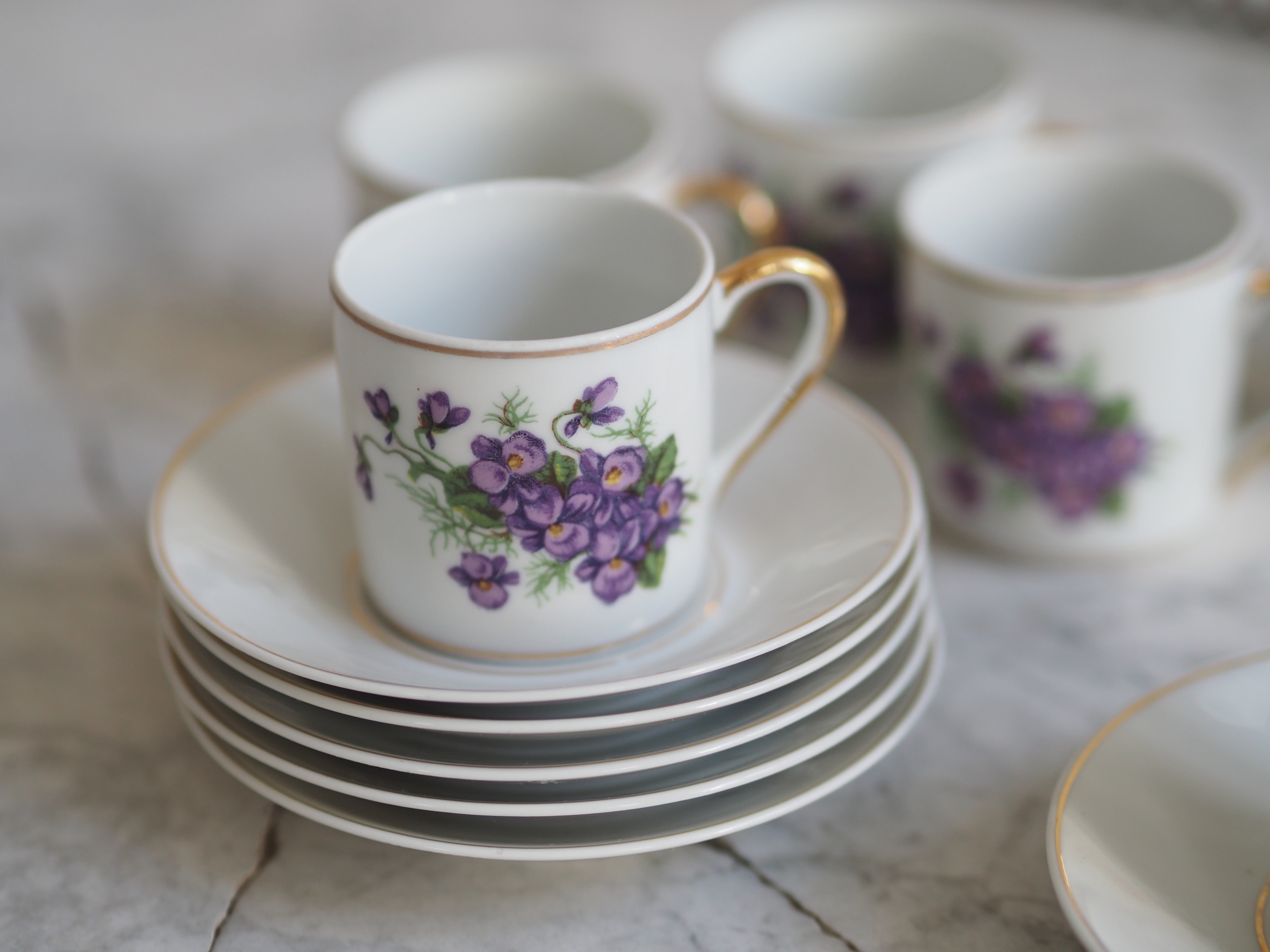 Miniatur-Kaffeeservice · 6er Set mit violettem Blütendekor