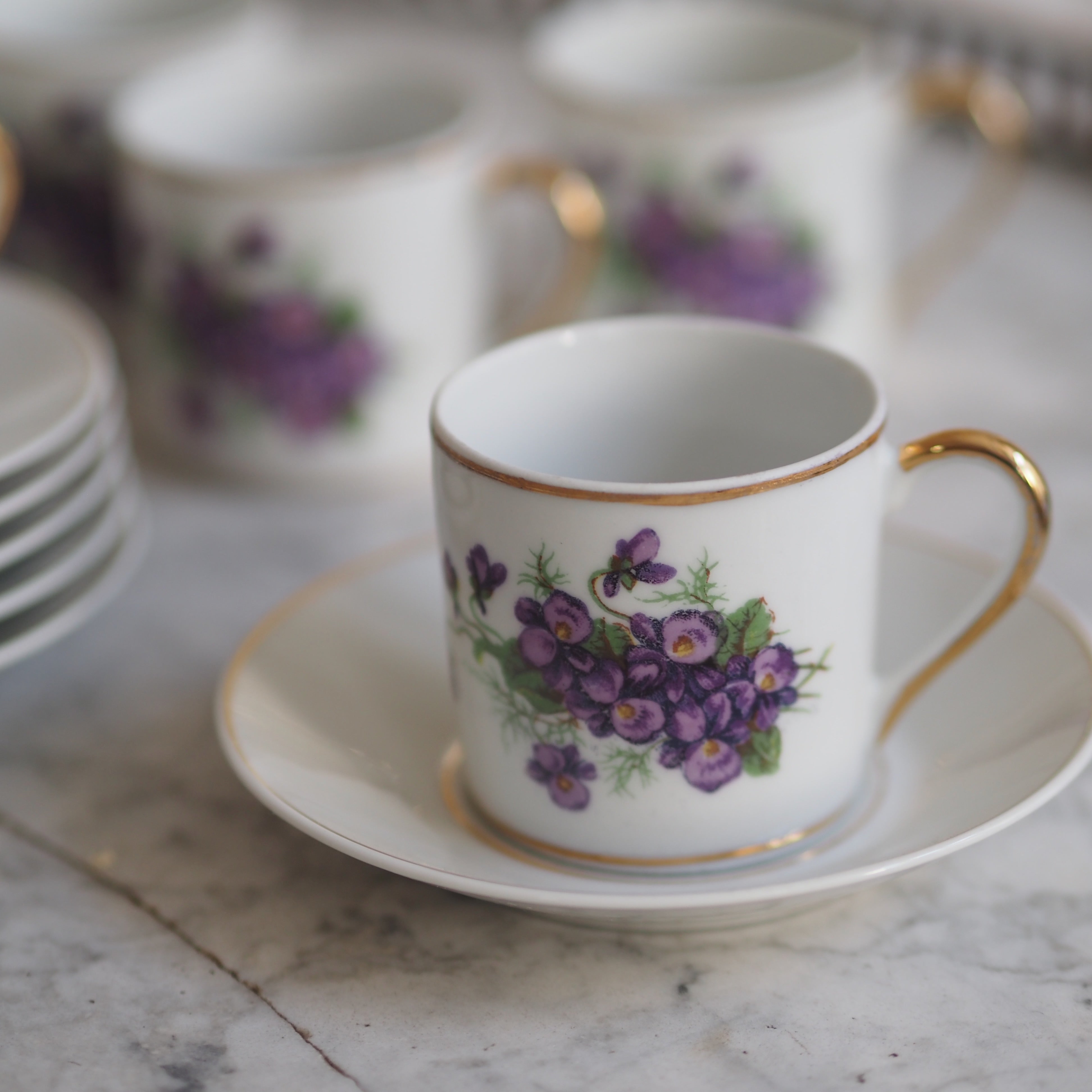 Miniatur-Kaffeeservice · 6er Set mit violettem Blütendekor