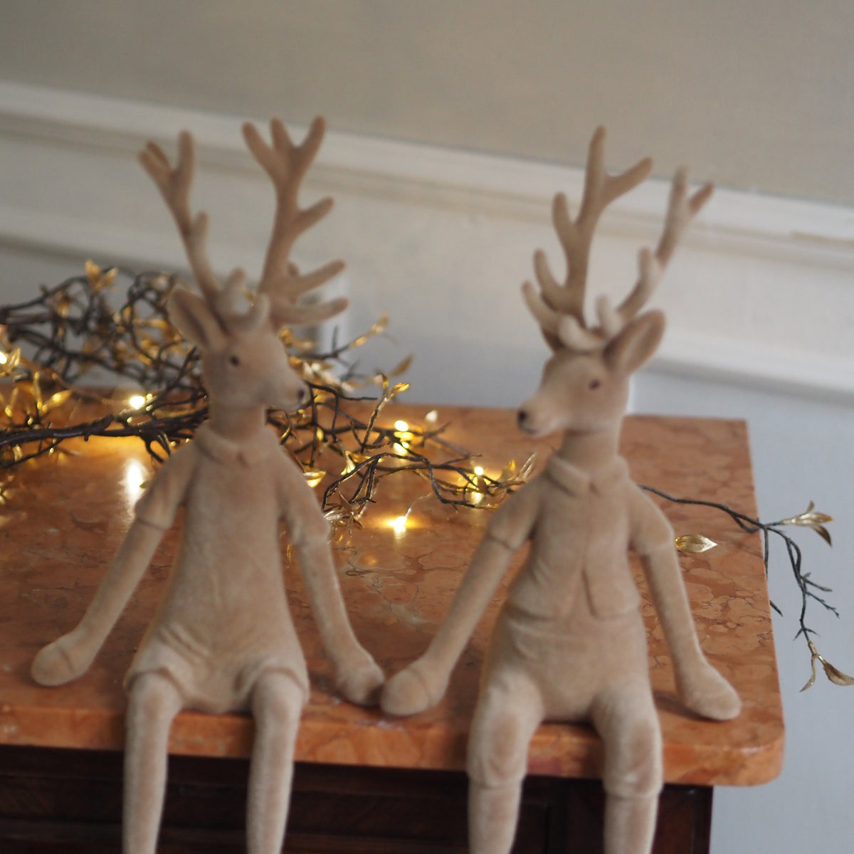 Kantenhocker Hirschpaar Ingwer · Weihnachtsfiguren Samtoptik