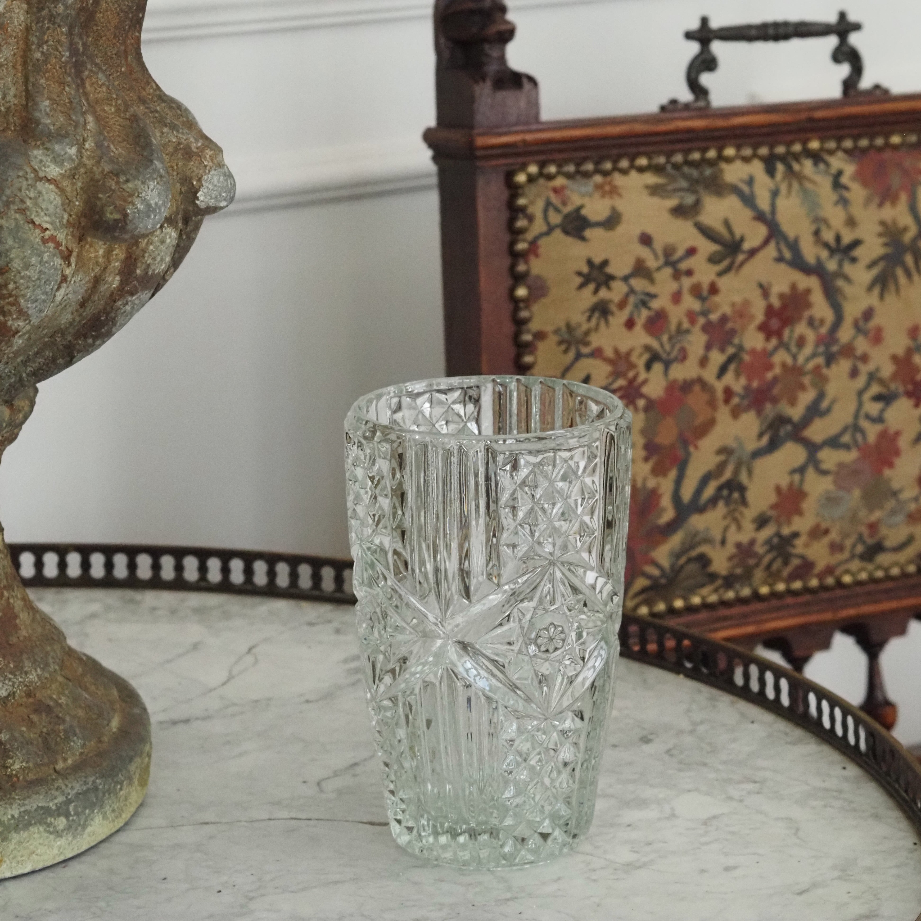 Pressglas Vase mit Sterndekor, um 1950–1970